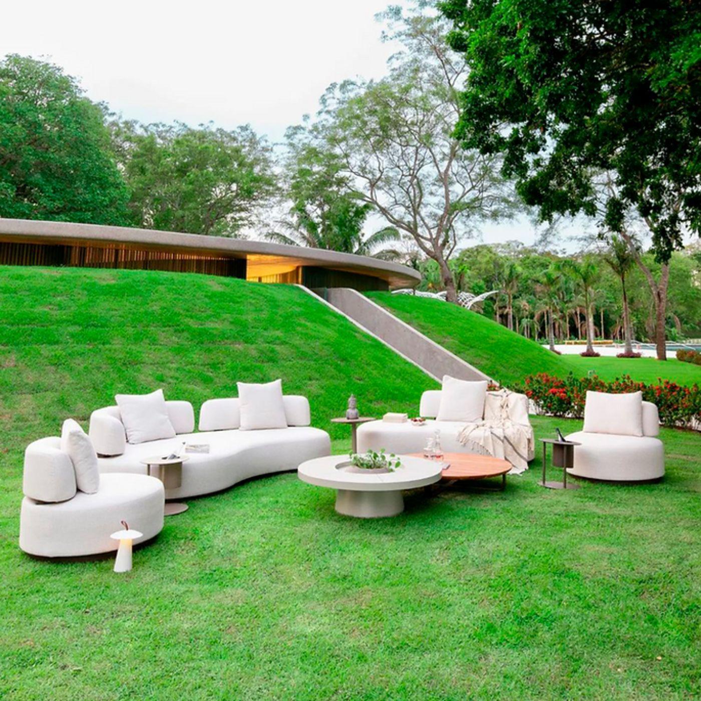 Amsterdã Ottomane aus Aluminium und Stoff, Modern Organic (Portugiesisch) im Angebot