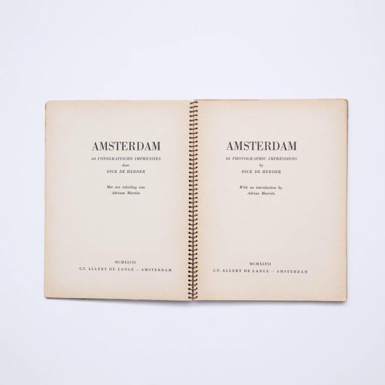 „Amsterdam“ von Dick de Herder, 1947: Fotoreise in eine historische Stadt im Zustand „Gut“ im Angebot in Barcelona, ES