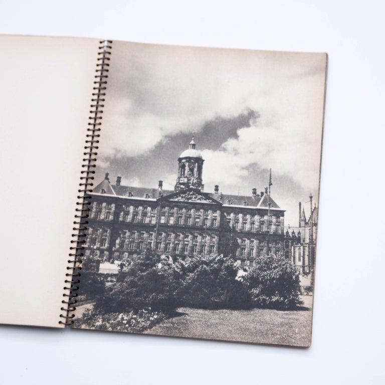 „Amsterdam“ von Dick de Herder, 1947: Fotoreise in eine historische Stadt (Papier) im Angebot