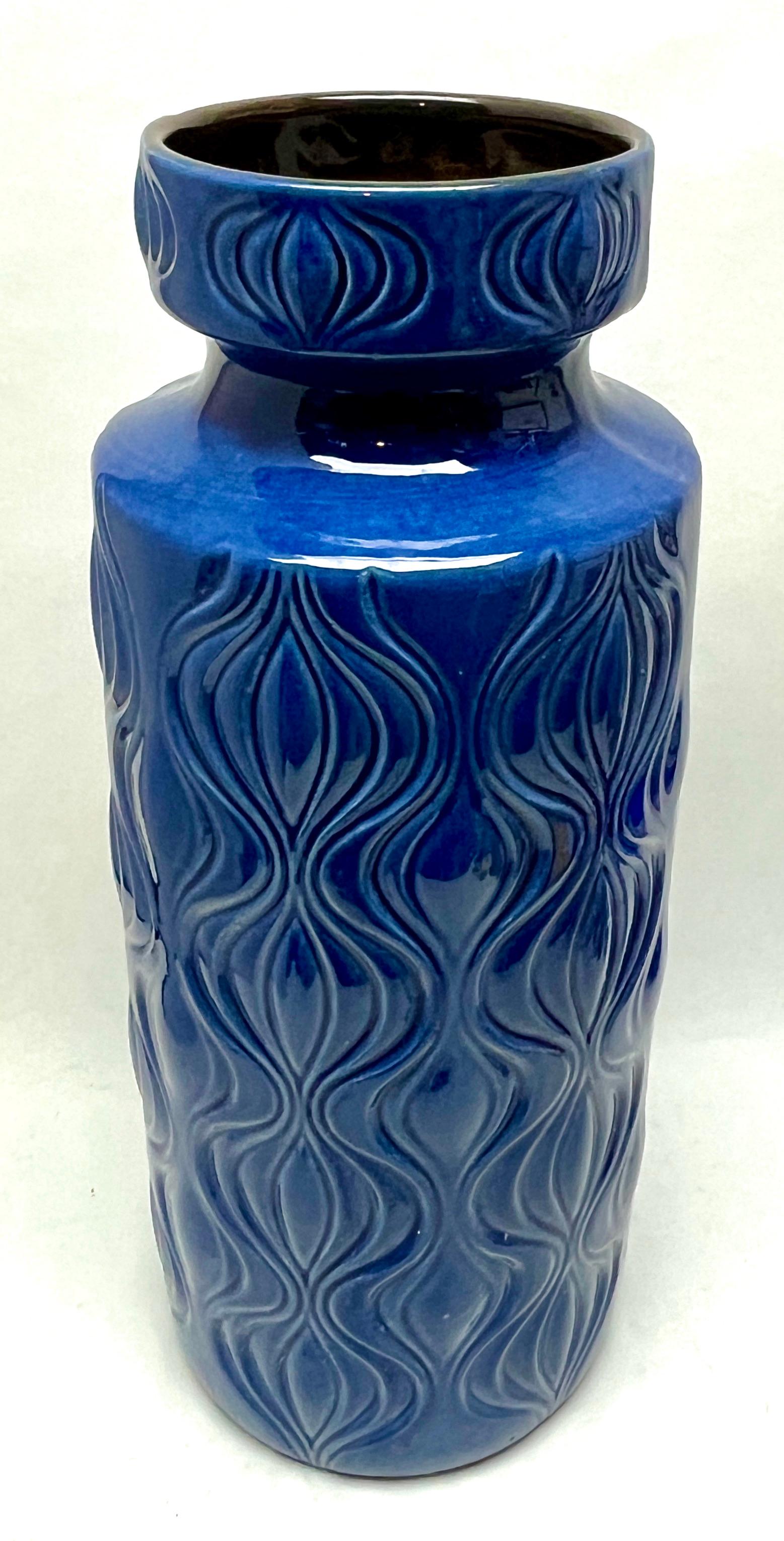 'Amsterdam' floor vase 'Scheurich, Blue Model 285-40' W-Germany, 1960s

Blue satin finish ('half gloss') W-Germany, 1960s.
with impressed design 'Amsterdam', inspired by the central canal systems of the Dutch capital as reflected in the water of