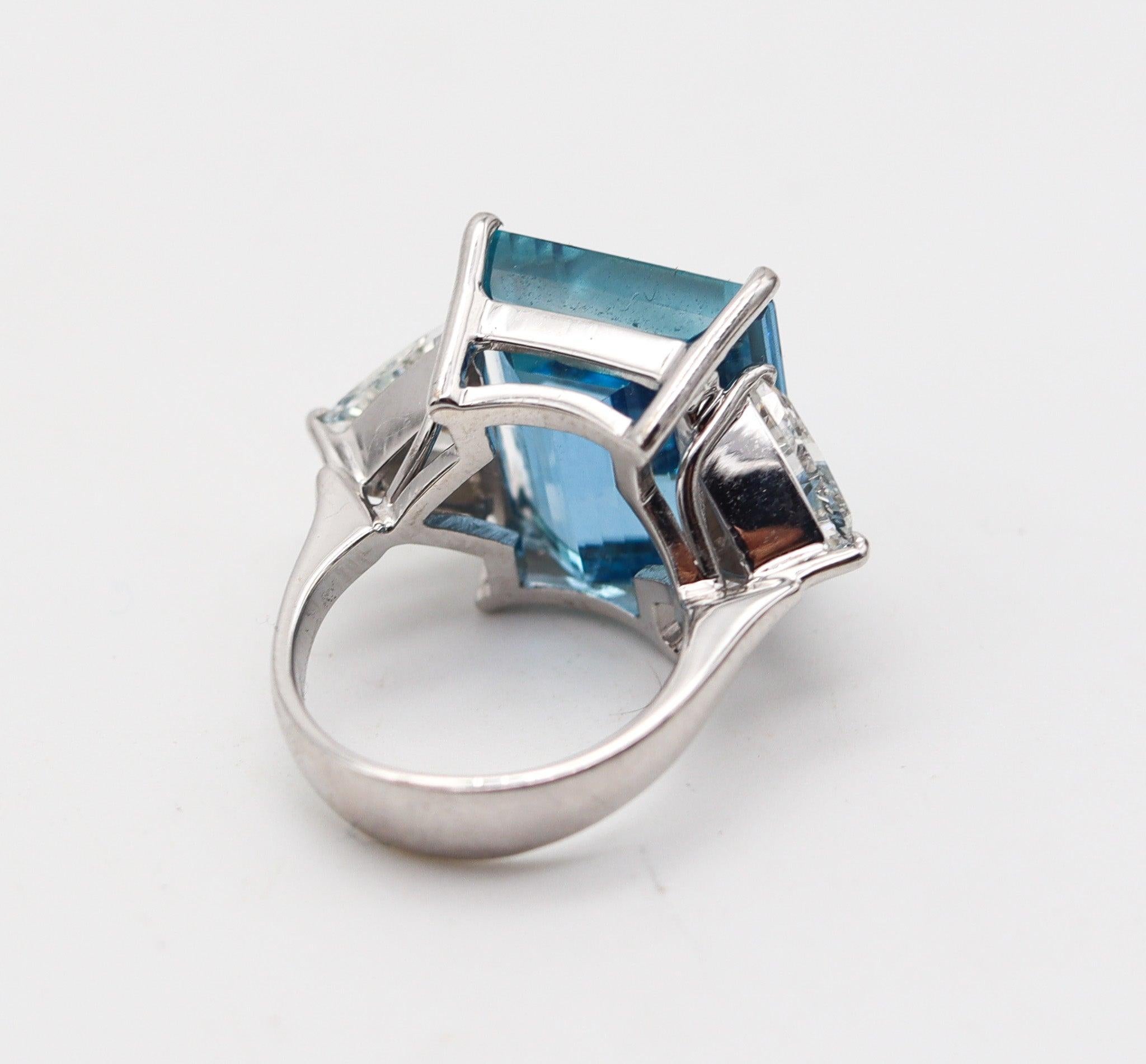 AMSTERDAM SAUER Anillo de Cóctel de Oro de 18Kt con Aguamarina SANTA MARIA y Diamantes en Excelente estado para la venta en Miami, FL