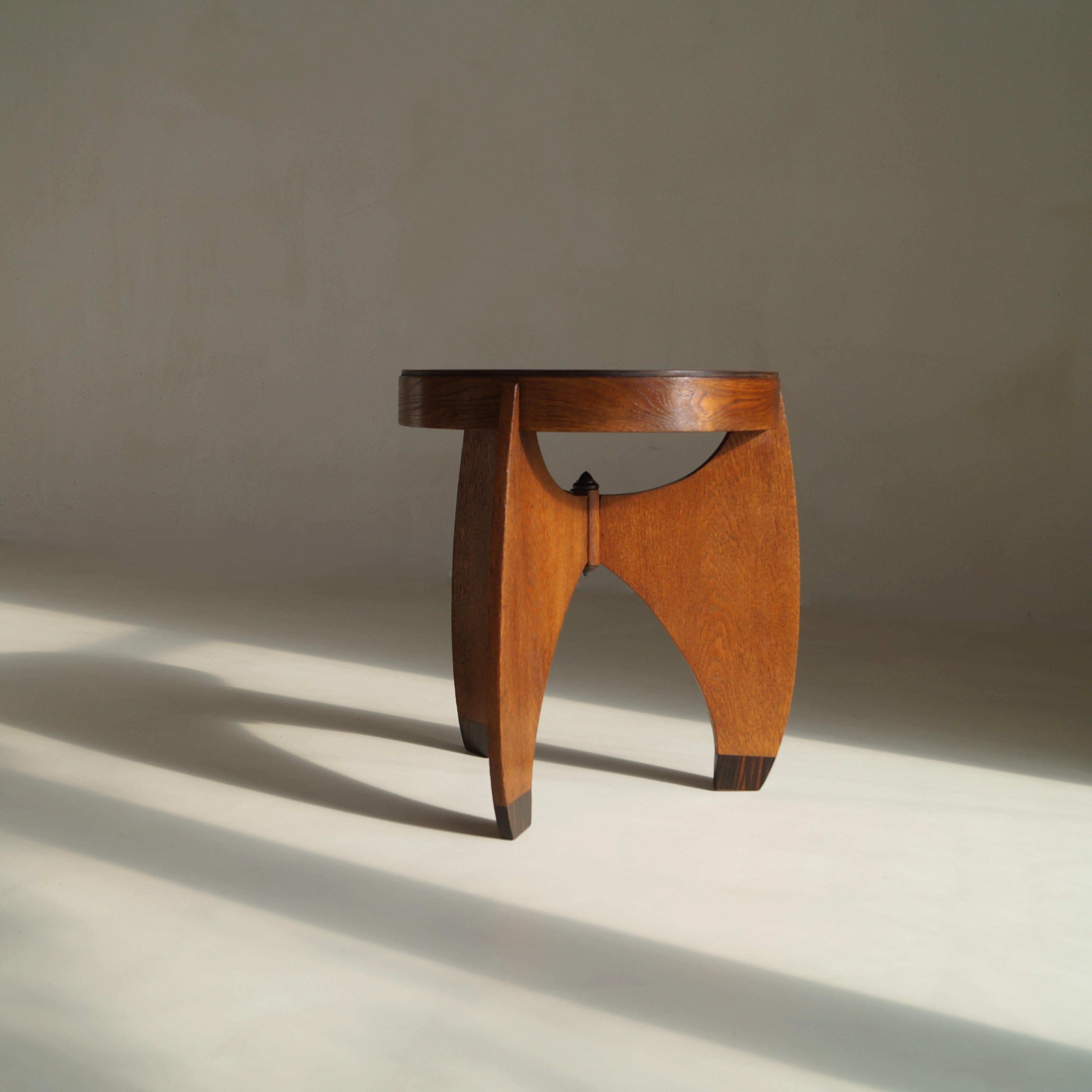Remarkable Amsterdam School accent or lamp table by L. J. Verweij for “Intima” Amsterdam, 1920s

The piece still carries its original metal manufacturer' s  plate - ''Intima'' - once located in Amsterdam on Leidschestraat 52, a rarely encountered