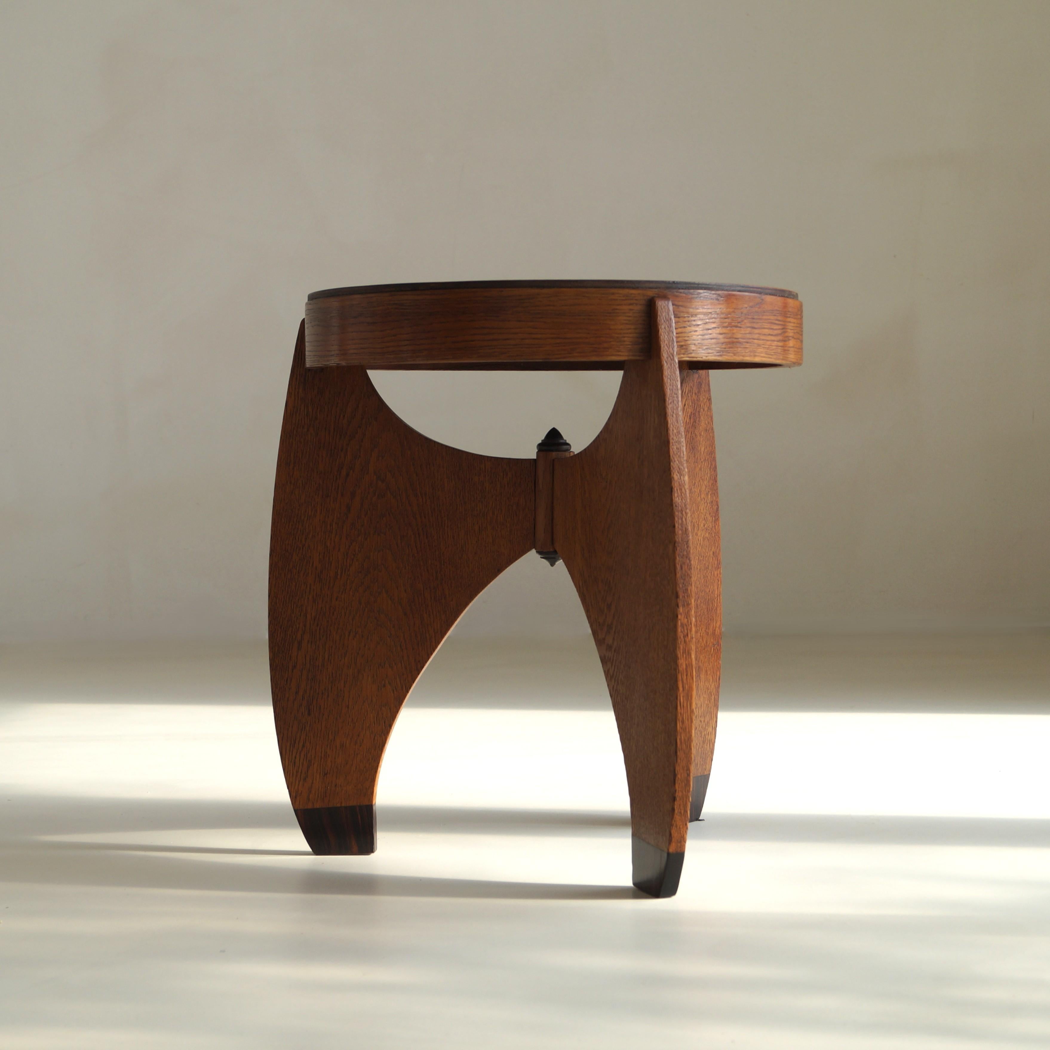 Amsterdam School accent table by L. J. Verweij for “Intima” Amsterdam, 1920s In Good Condition For Sale In EVERDINGEN, NL