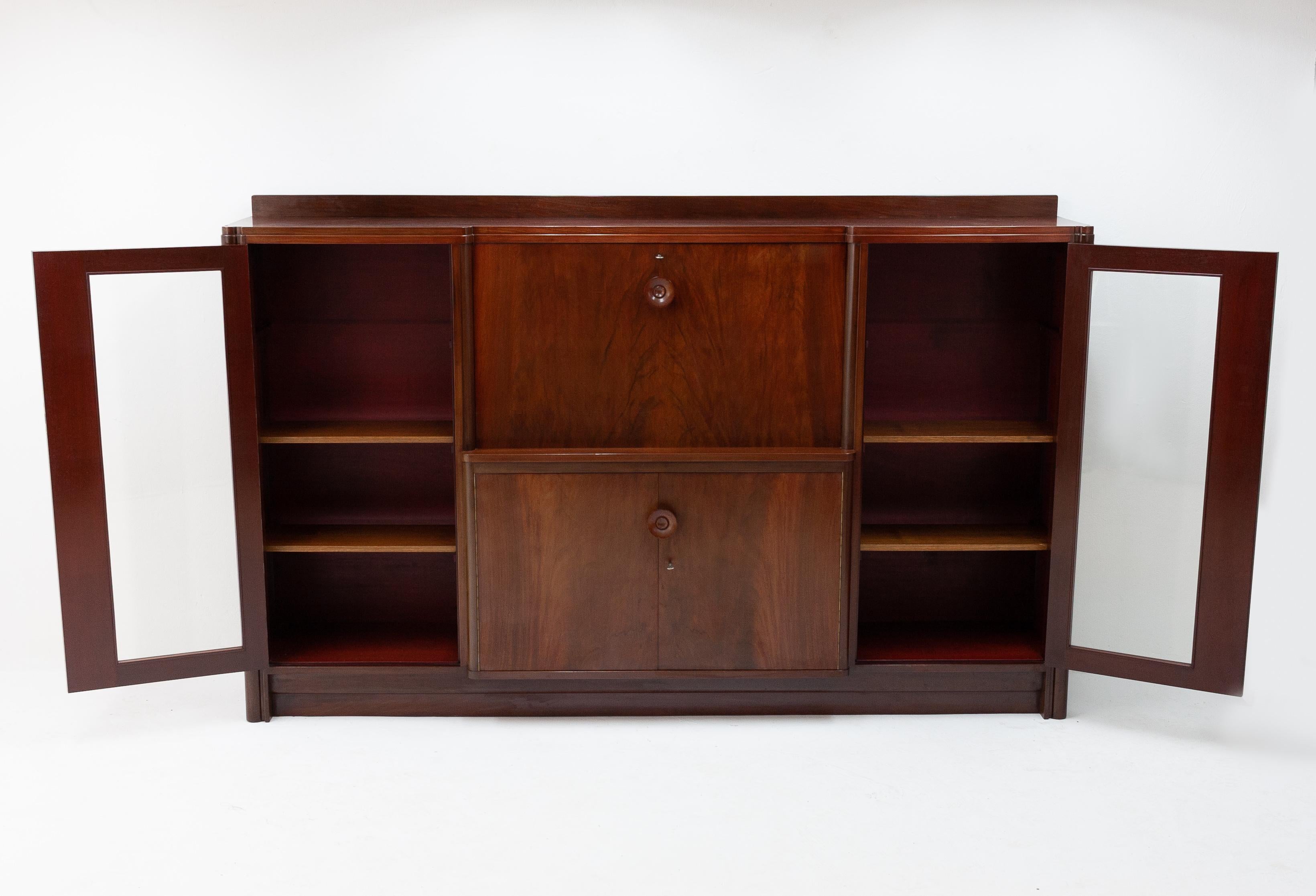 Beautiful Art Deco buffet cabinet. Designed by G.J. Vastenholt and executed by Max Coini Amsterdam, 1920. Rare handmade monumental piece of furniture in oak and mahogany.

Max Coini's company existed in Amsterdam until 1933 and was one of the