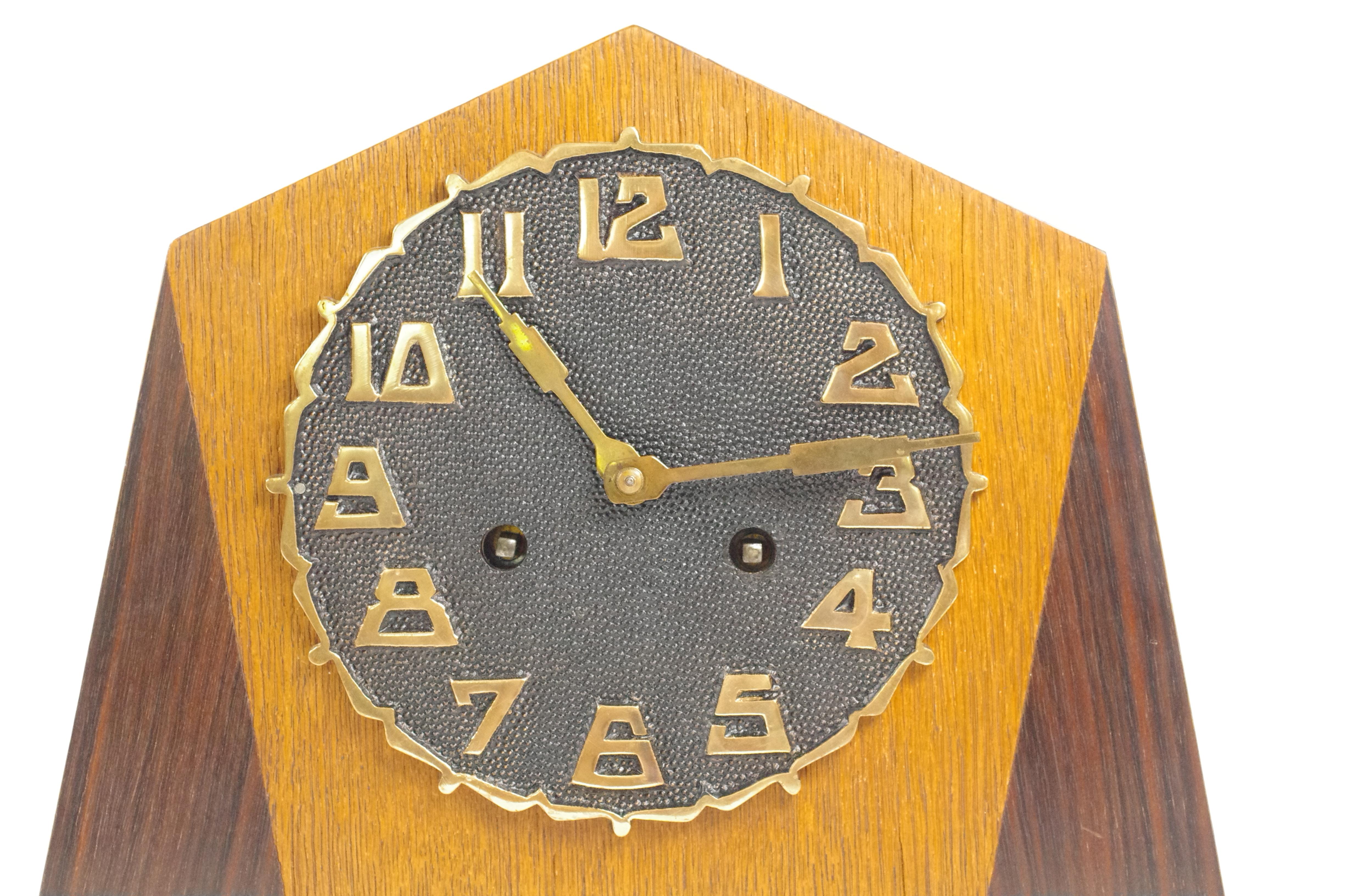Amsterdam School Art Deco Mantel Clock not functioning In Good Condition For Sale In MAASTRICHT, LI