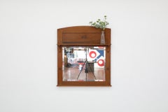 Escuela de Ámsterdam - Art Decó Espejo de pared de roble con repisa y detalle tallado