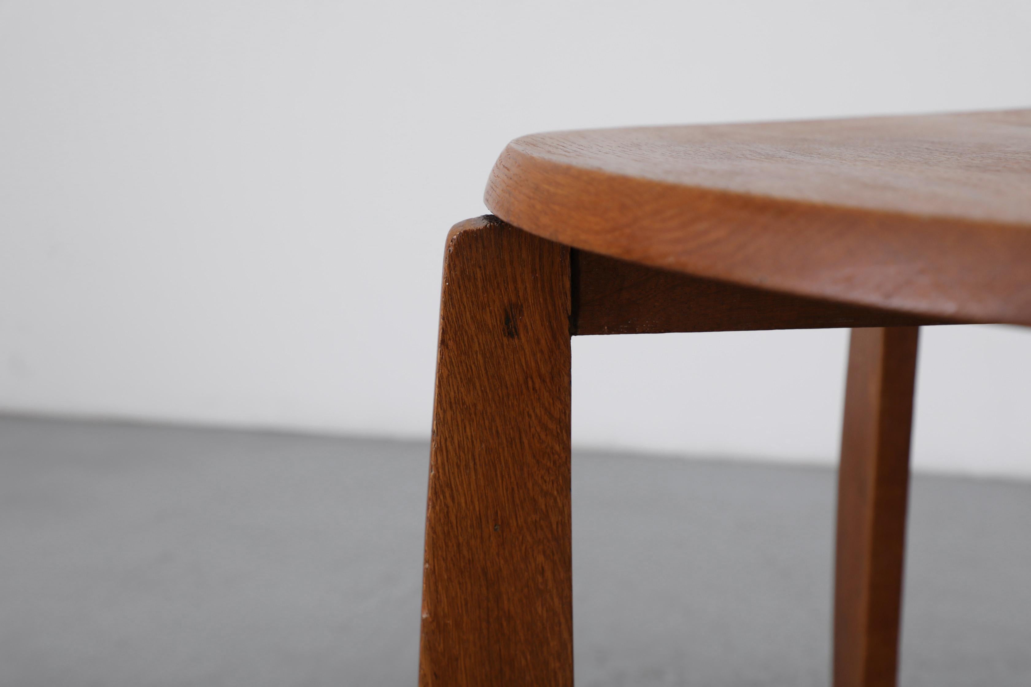 Amsterdam School Art Deco Zweistöckiger Eichenbeistelltisch Pflanzenständer, 1920er Jahre im Angebot 3