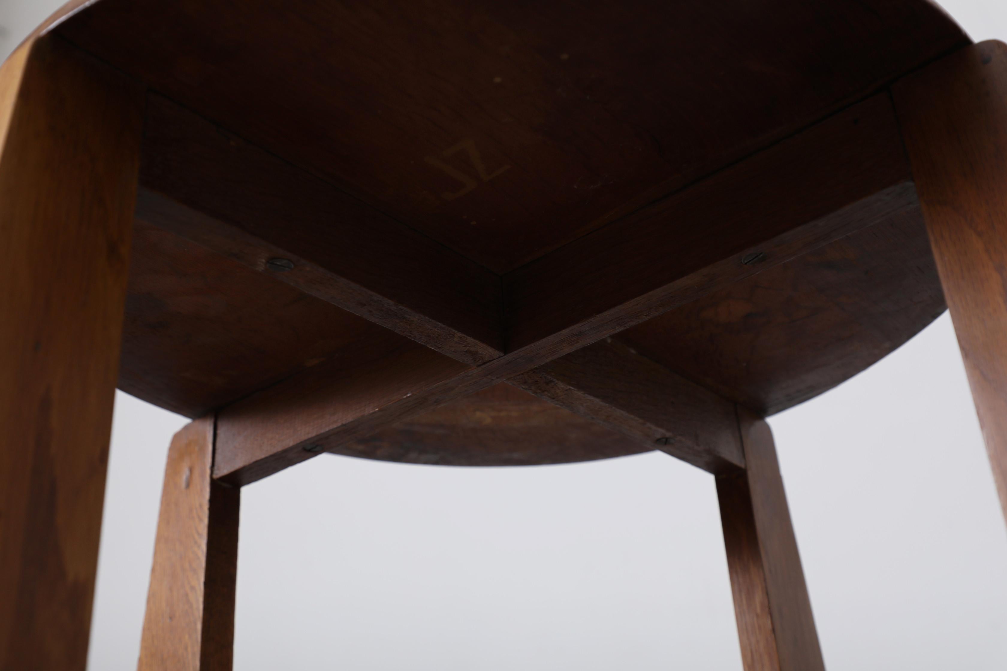 Amsterdam School Art Deco Zweistöckiger Eichenbeistelltisch Pflanzenständer, 1920er Jahre im Angebot 5