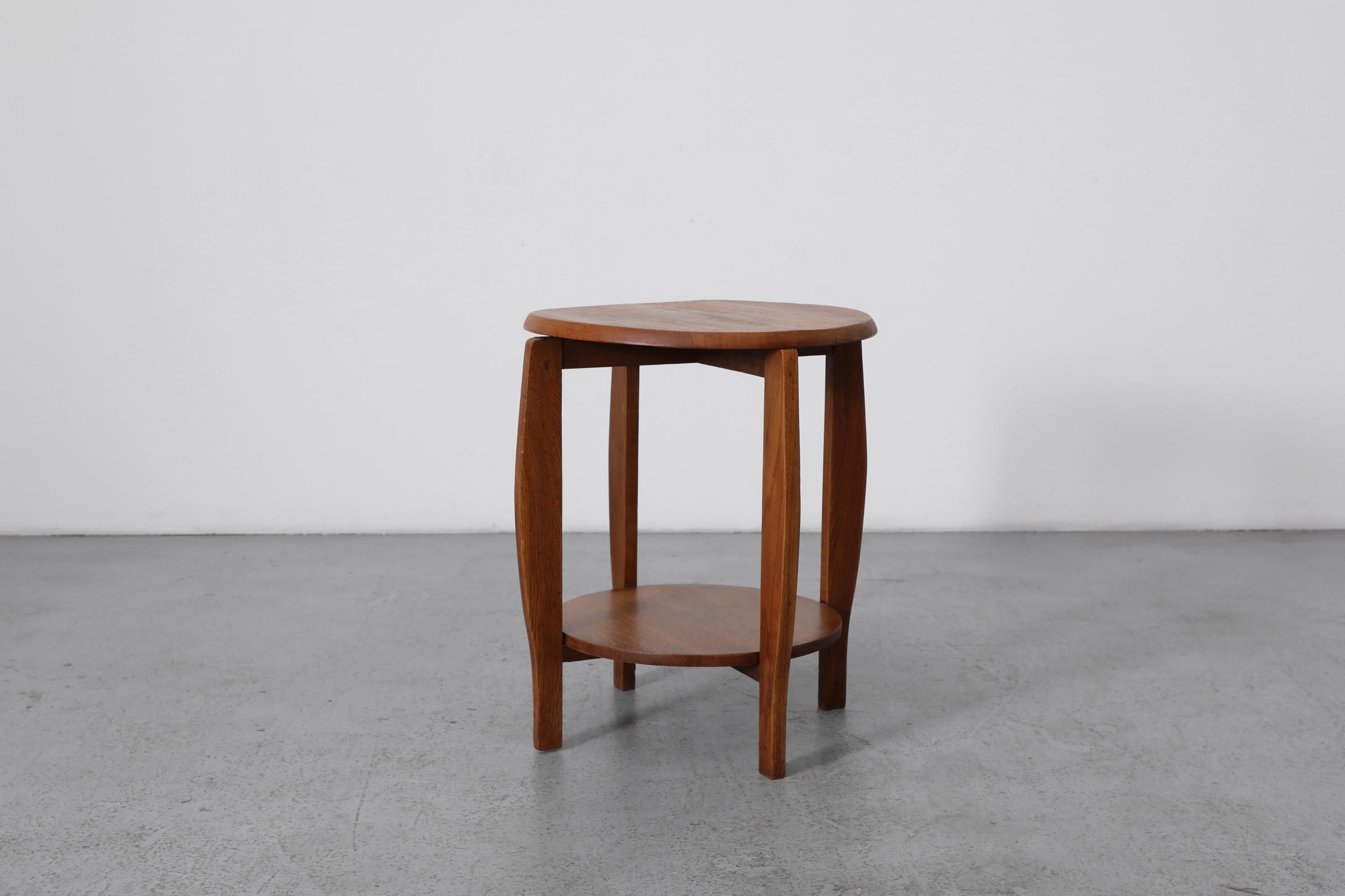 Amsterdam School Art Deco Zweistöckiger Eichenbeistelltisch Pflanzenständer, 1920er Jahre (Art déco) im Angebot