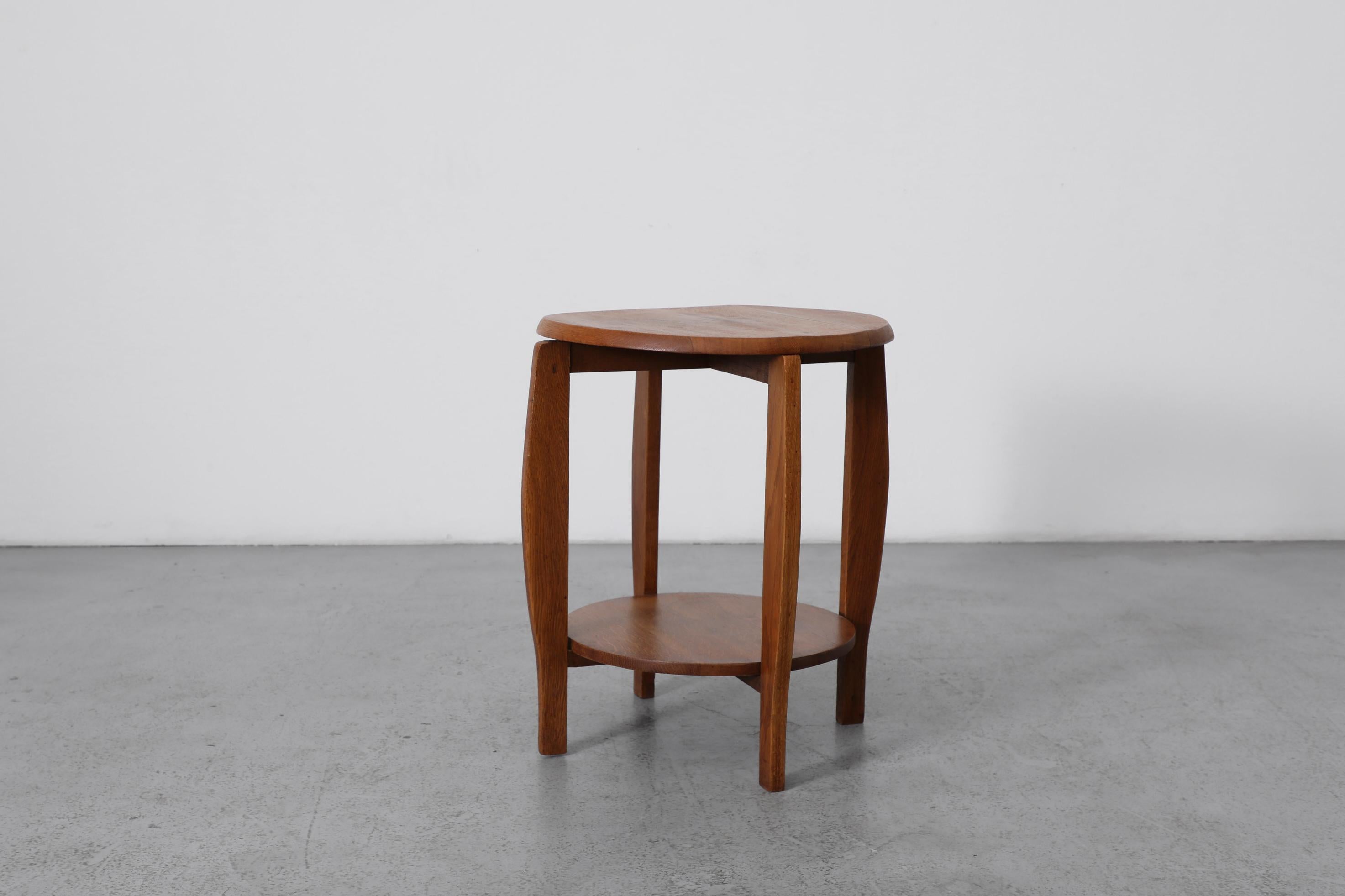 Amsterdam School Art Deco Zweistöckiger Eichenbeistelltisch Pflanzenständer, 1920er Jahre im Zustand „Gut“ im Angebot in Los Angeles, CA