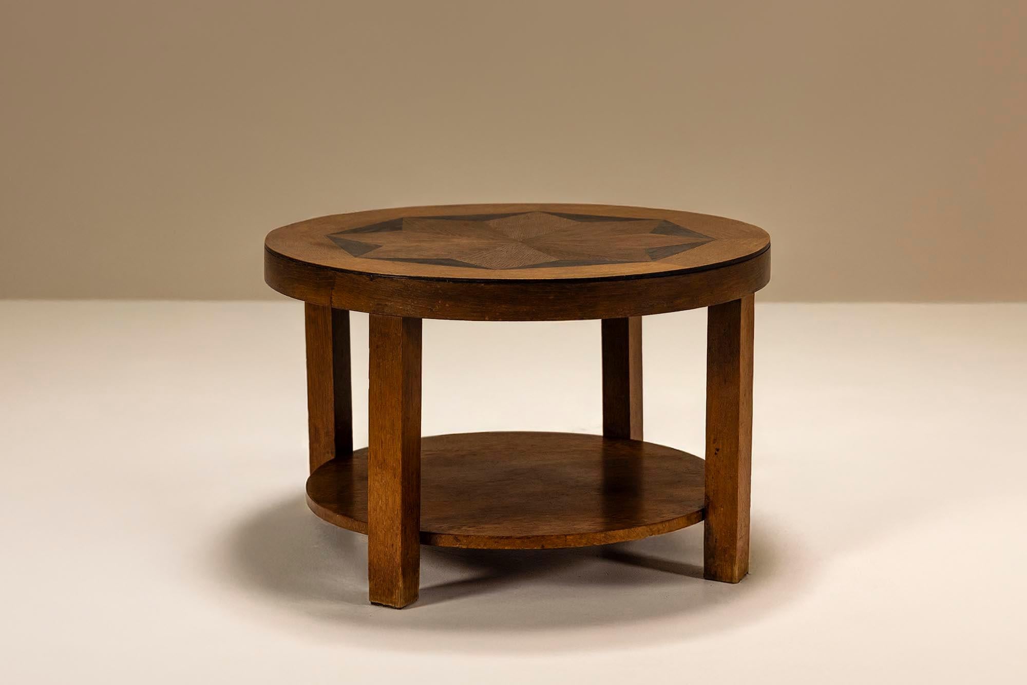 Amsterdam School Coffee Table with Star-shaped Top, The Netherlands 1930s In Good Condition For Sale In Hellouw, NL