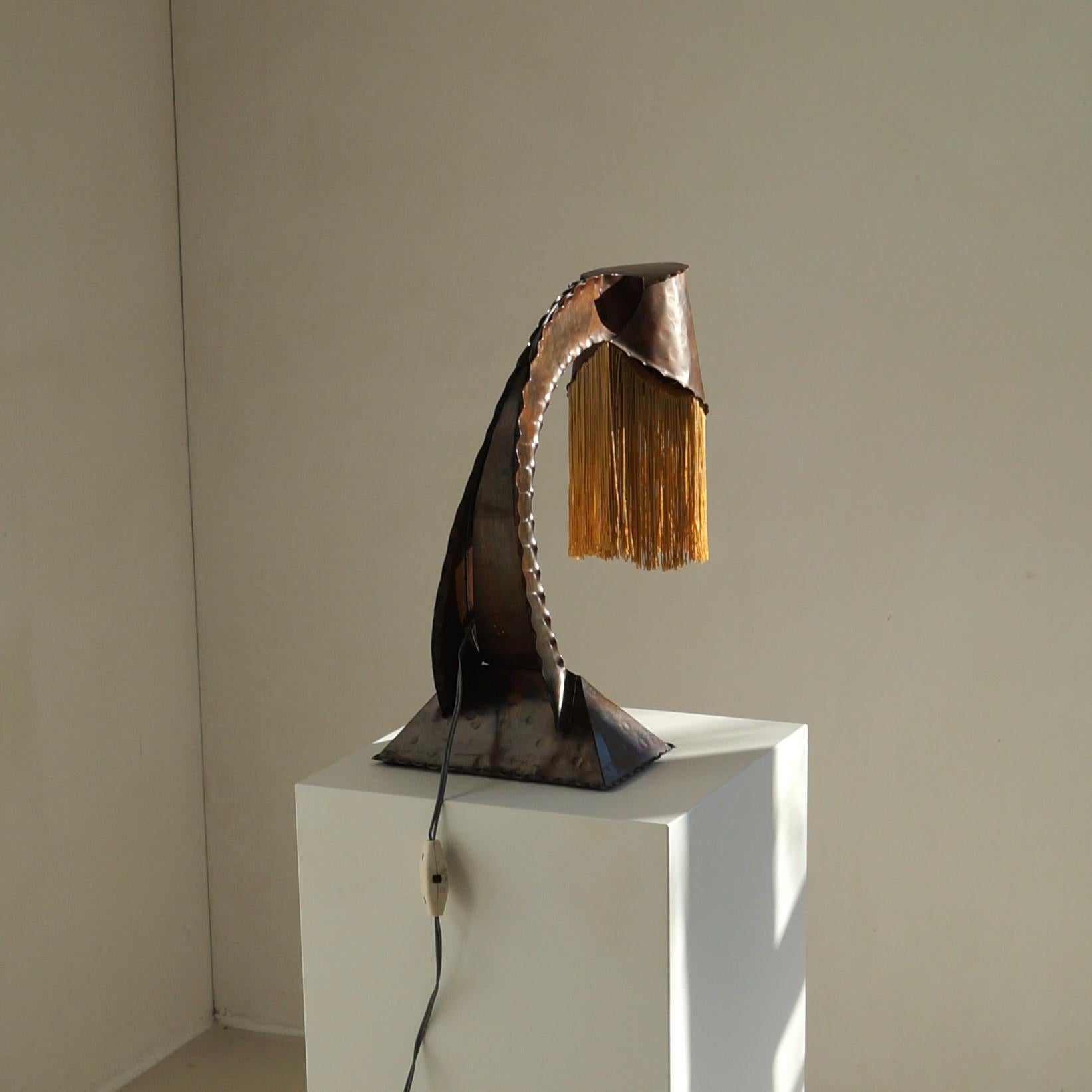Lampe de bureau en cuivre et franges de l'école d'Amsterdam par Conrad Fehn, années 1920 en vente 3