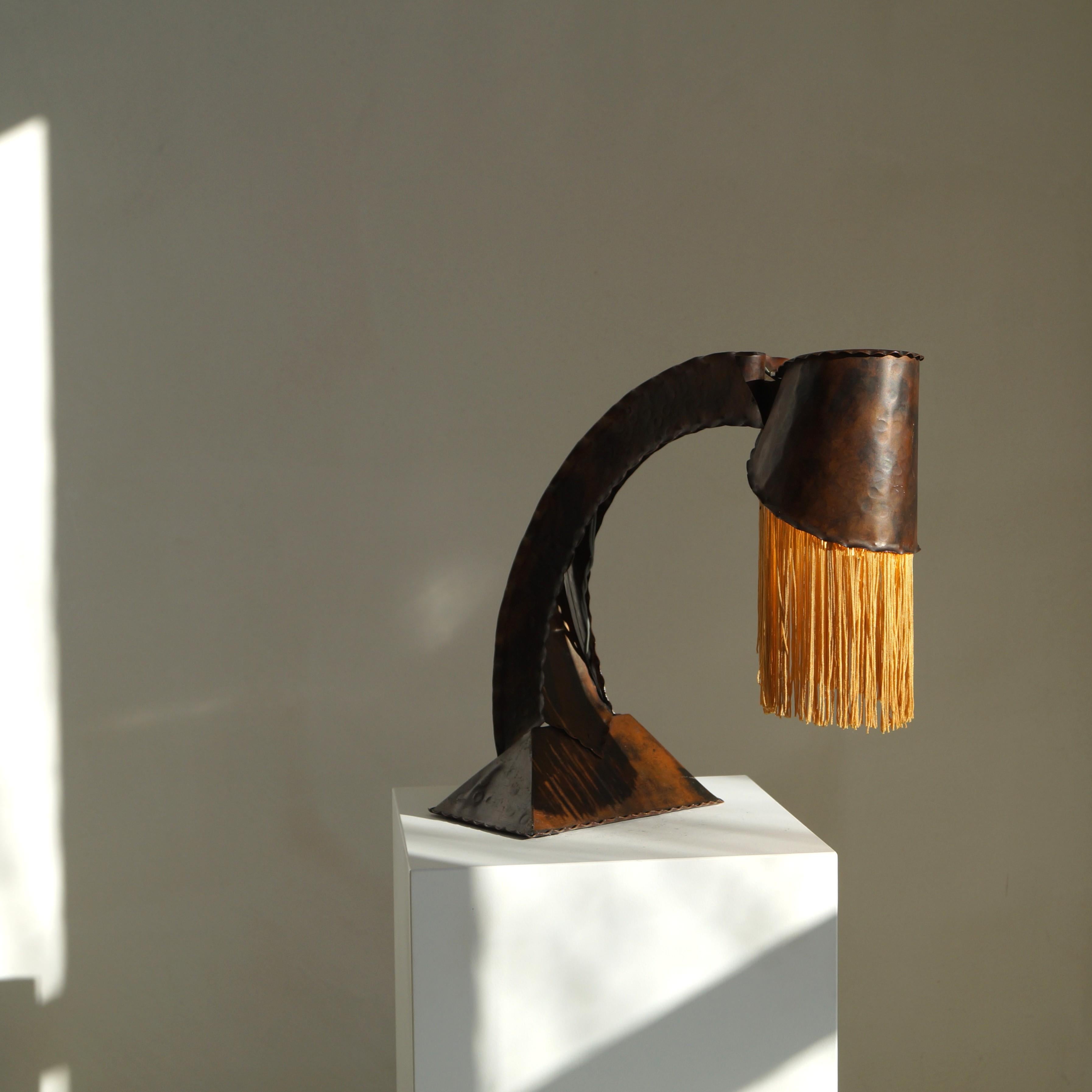 Lampe de bureau en cuivre et franges de l'école d'Amsterdam par Conrad Fehn, années 1920 en vente 4