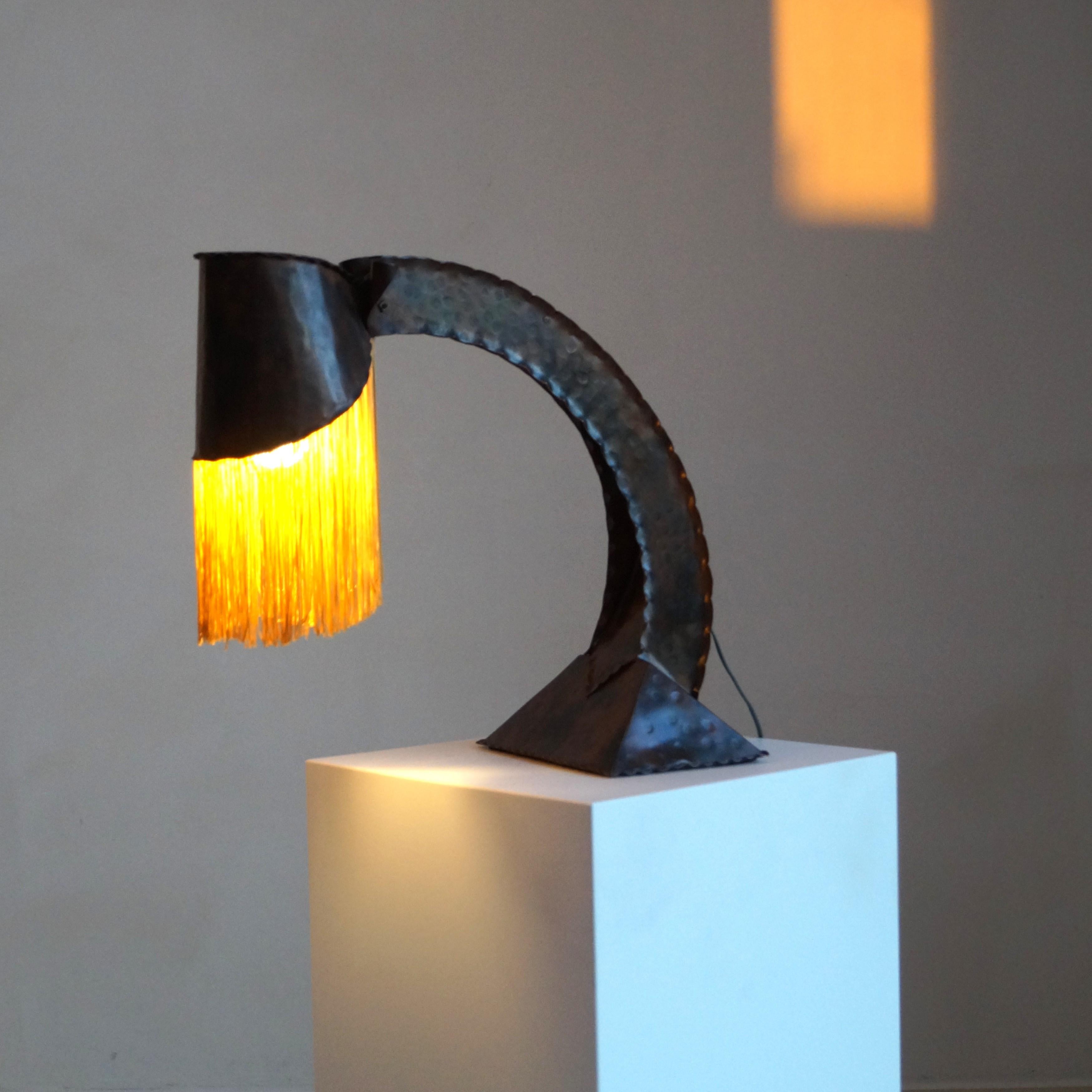 Lampe de bureau en cuivre et franges de l'école d'Amsterdam par Conrad Fehn, années 1920 en vente 6