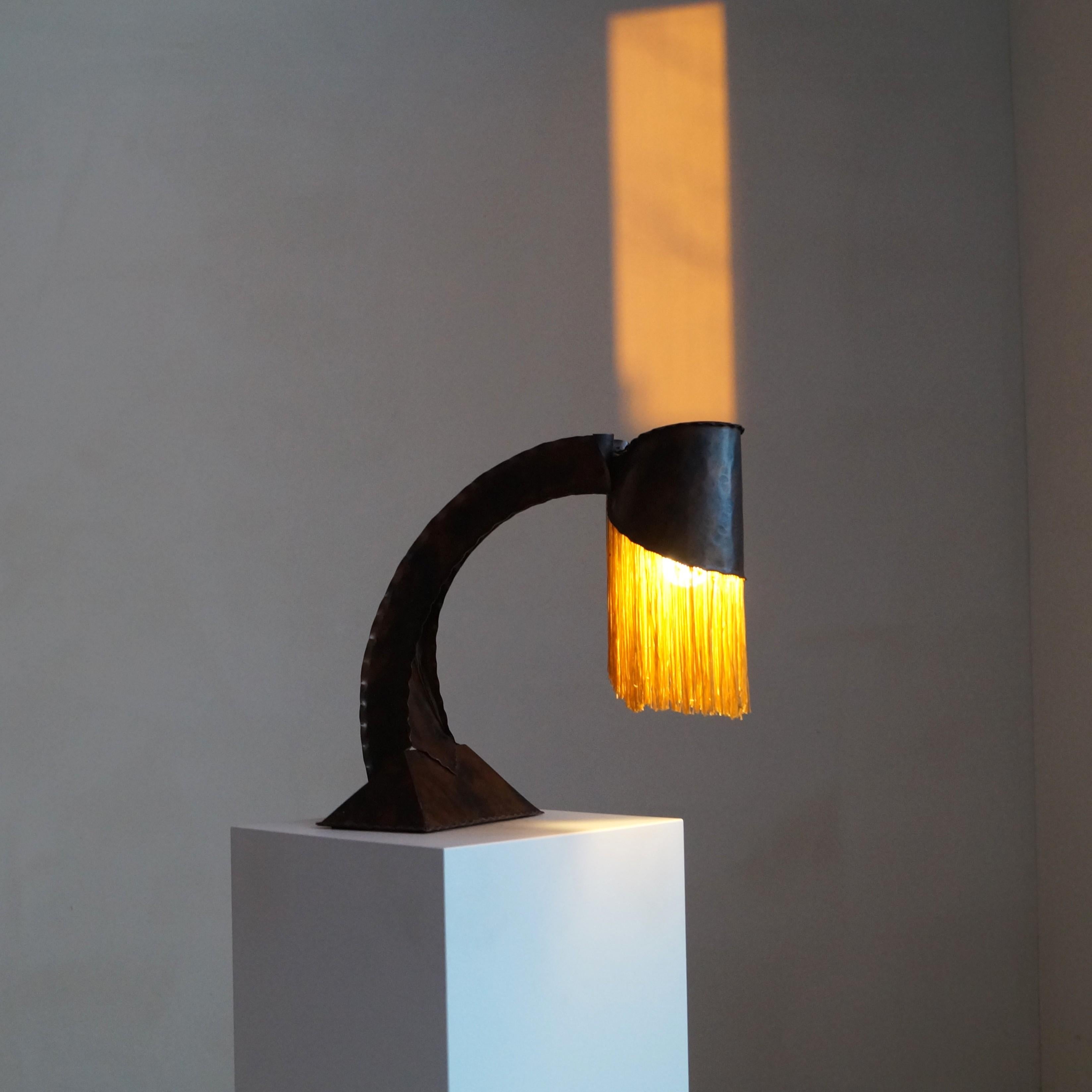 Lampe de bureau en cuivre et franges de l'école d'Amsterdam par Conrad Fehn, années 1920 en vente 8