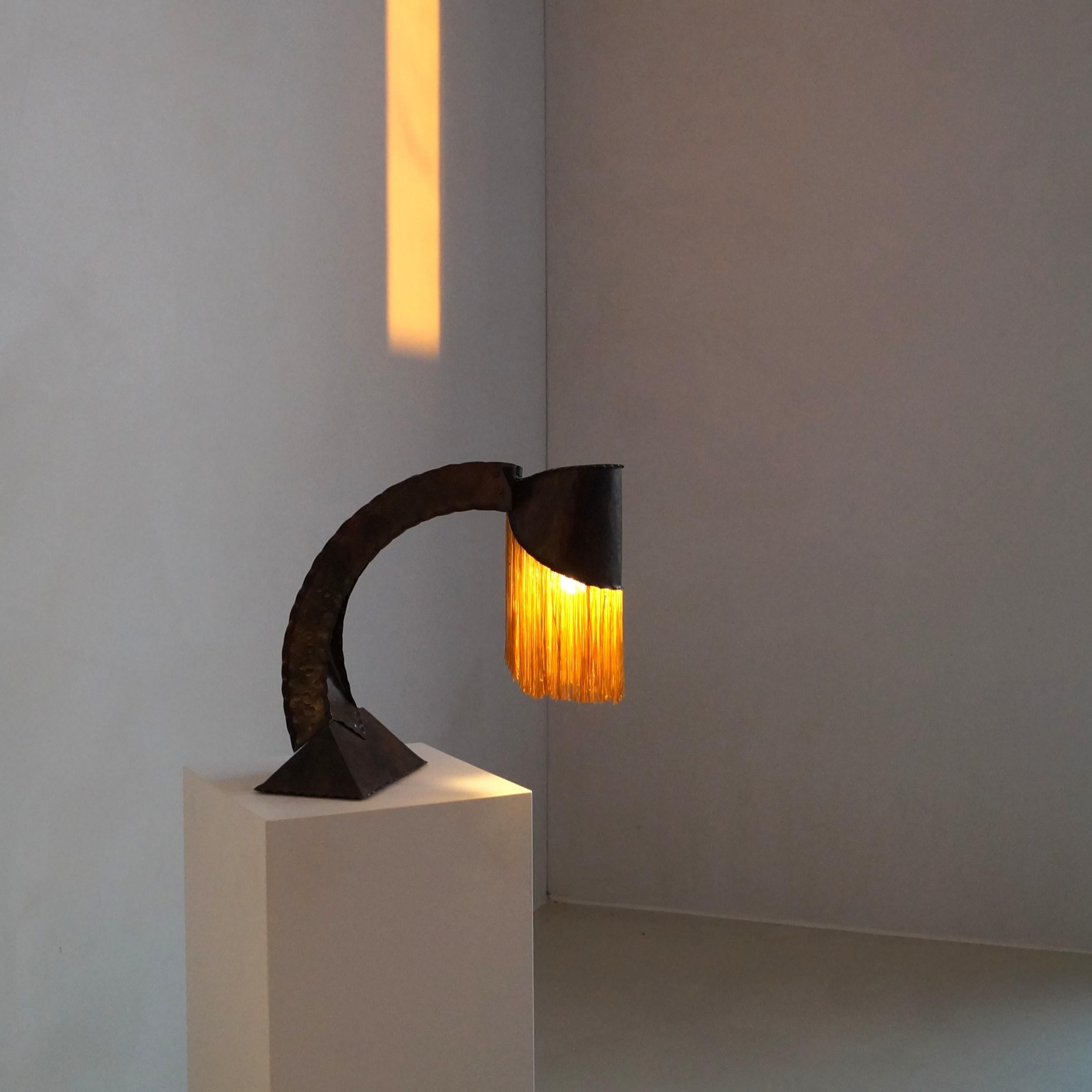 Lampe de bureau en cuivre et franges de l'école d'Amsterdam par Conrad Fehn, années 1920 en vente 9