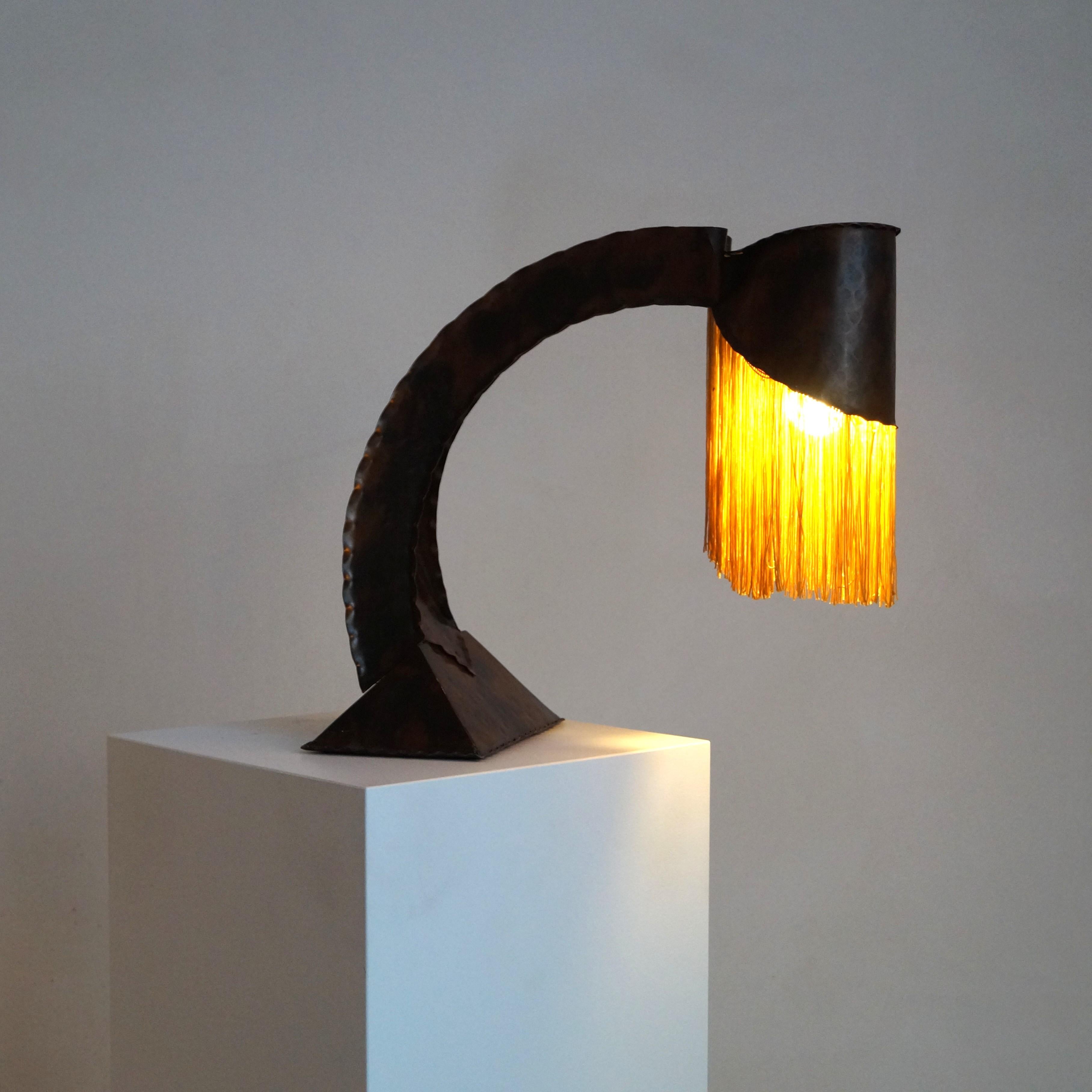 Lampe de bureau en cuivre et franges de l'école d'Amsterdam par Conrad Fehn, années 1920 en vente 10