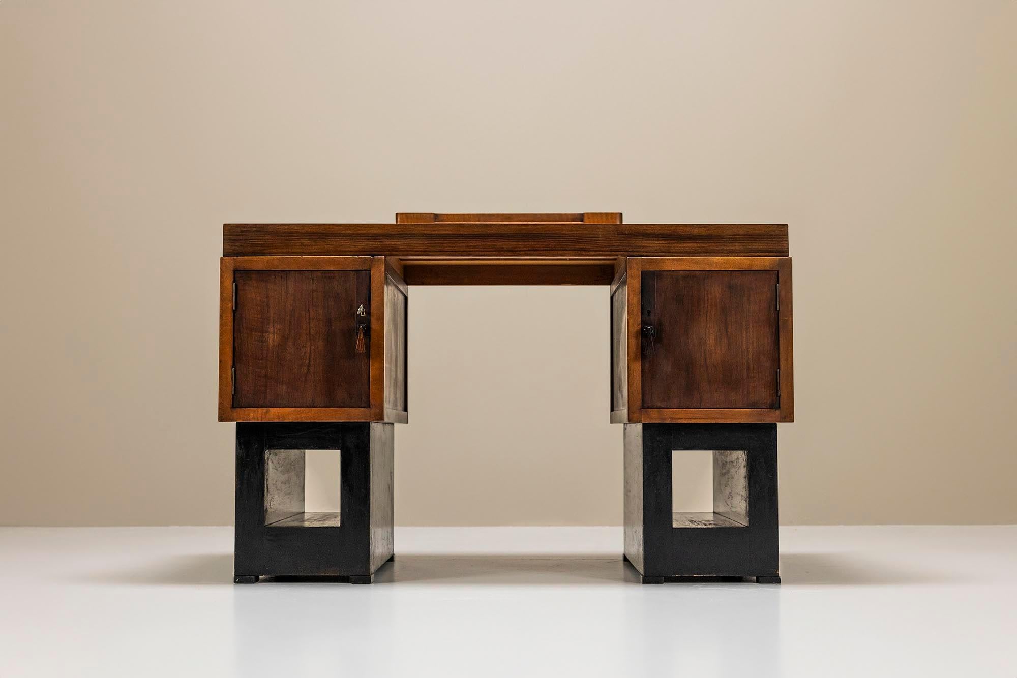 Amsterdam School Cubist Desk by Anton Hamaker for 't Woonhuys, 1930s In Good Condition For Sale In Hellouw, NL