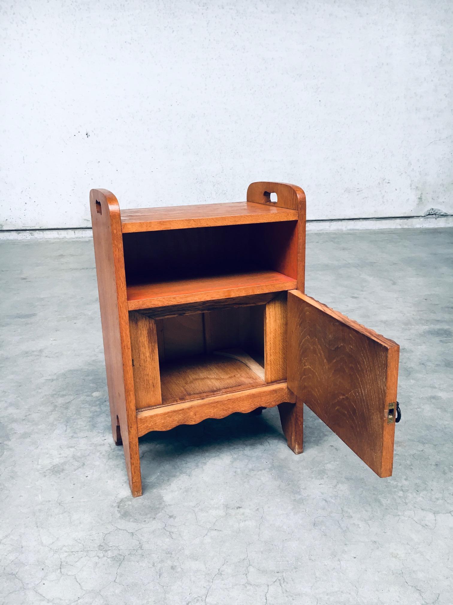 Meuble de chevet Amsterdam School Design, Pays-Bas années 1920 en vente 4