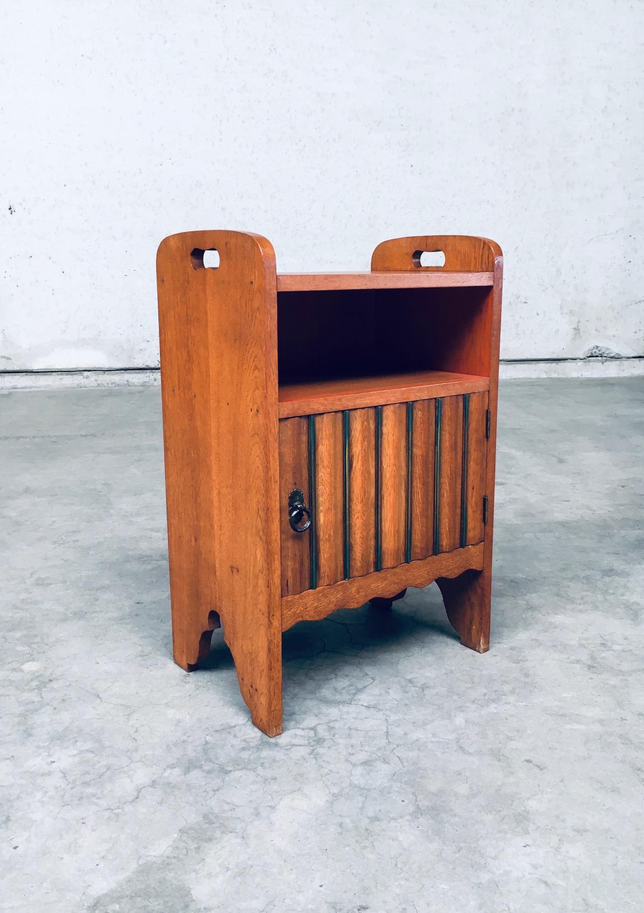 Arts and Crafts Meuble de chevet Amsterdam School Design, Pays-Bas années 1920 en vente