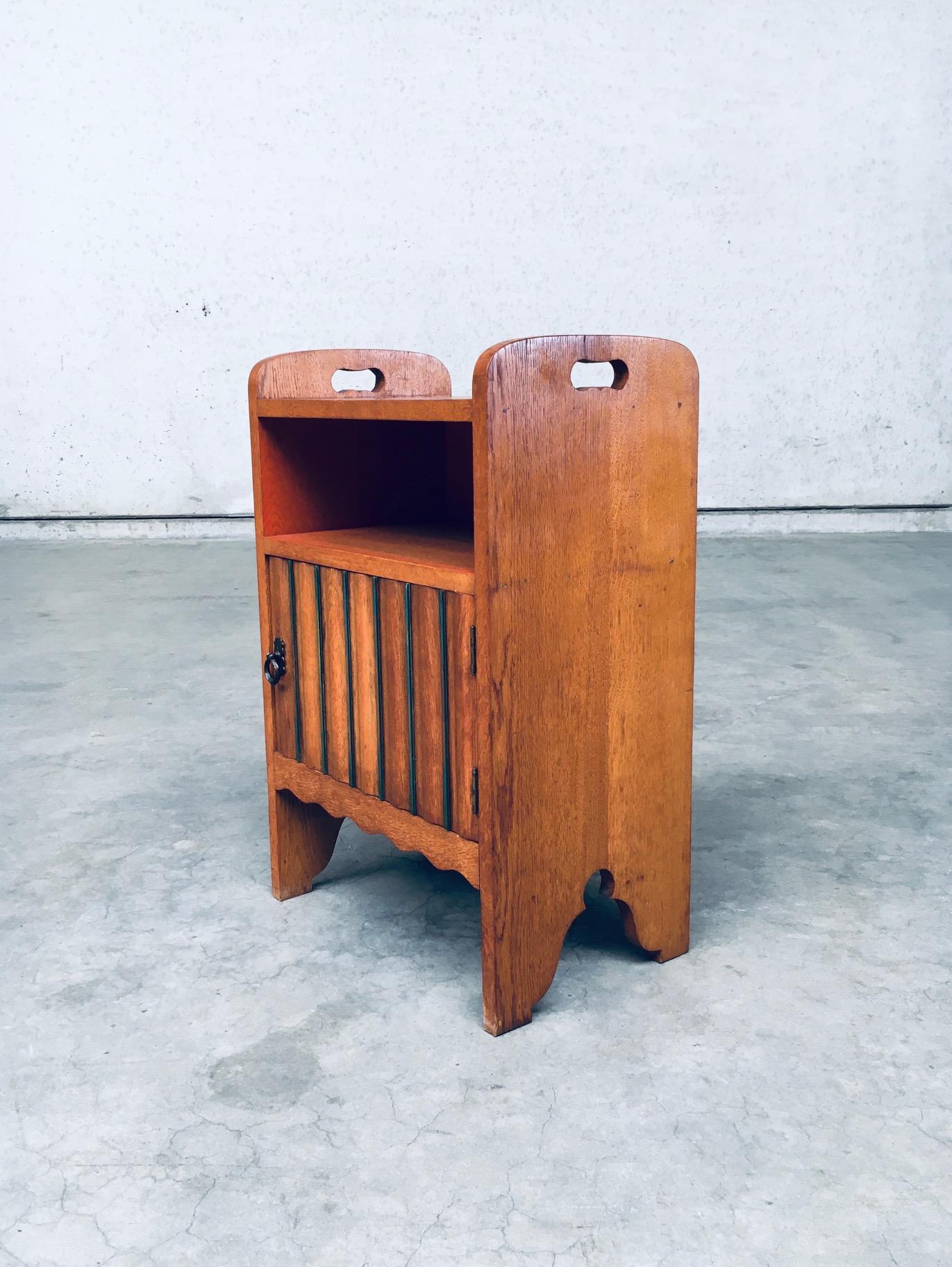 Néerlandais Meuble de chevet Amsterdam School Design, Pays-Bas années 1920 en vente