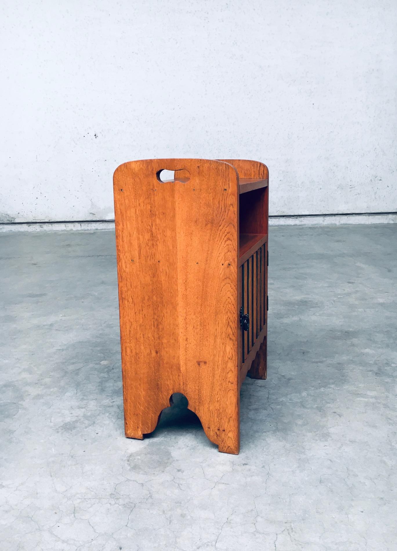 Chêne Meuble de chevet Amsterdam School Design, Pays-Bas années 1920 en vente