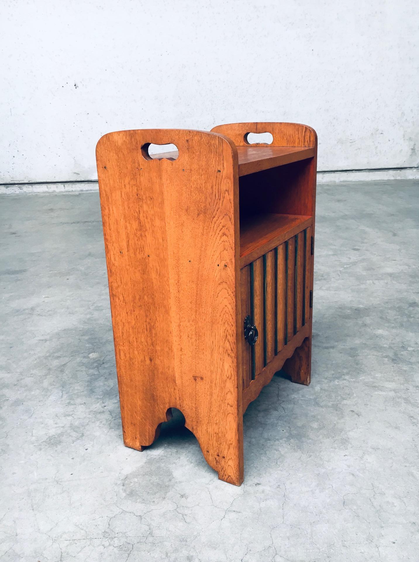 Meuble de chevet Amsterdam School Design, Pays-Bas années 1920 en vente 1