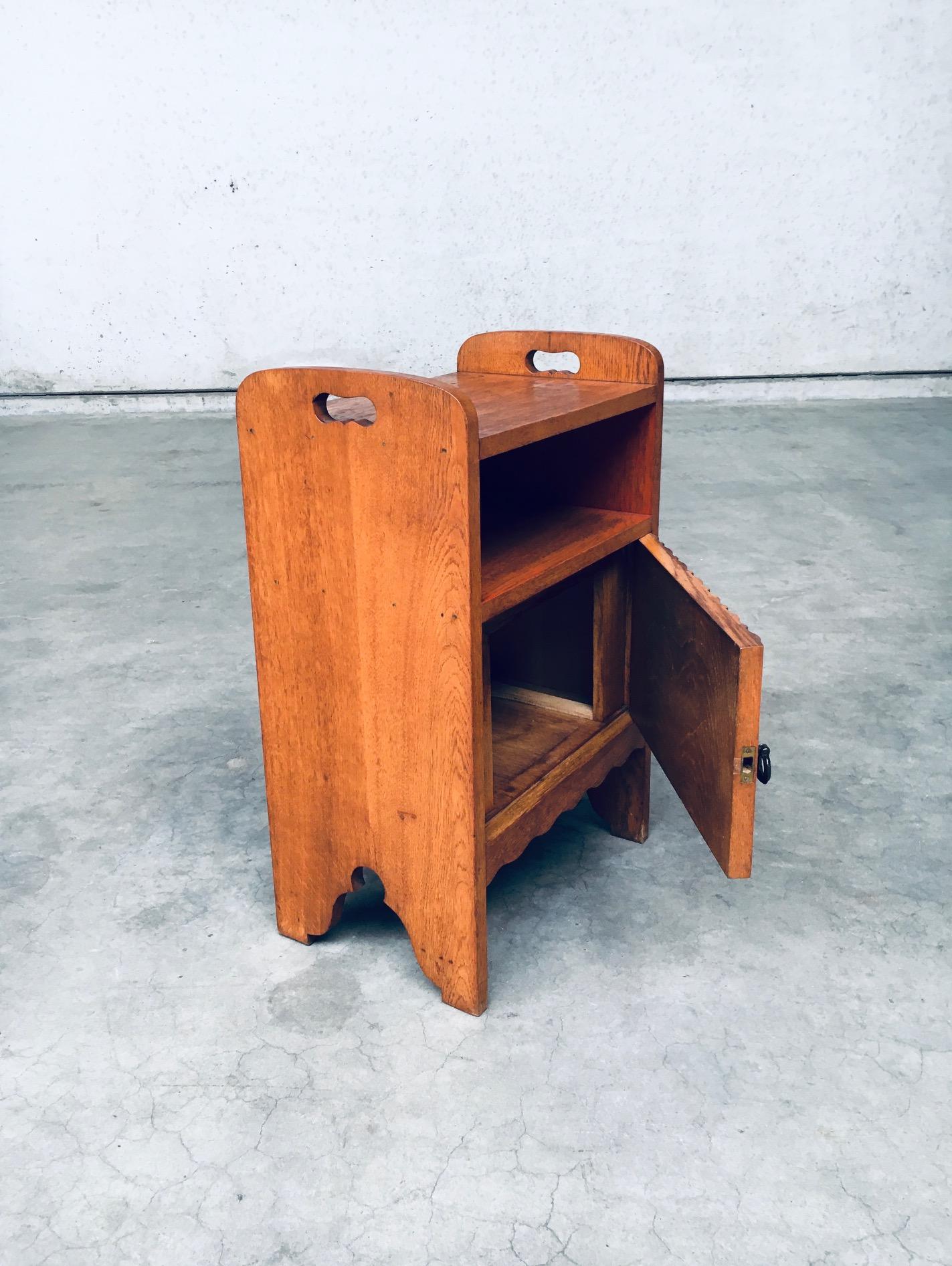 Meuble de chevet Amsterdam School Design, Pays-Bas années 1920 en vente 2