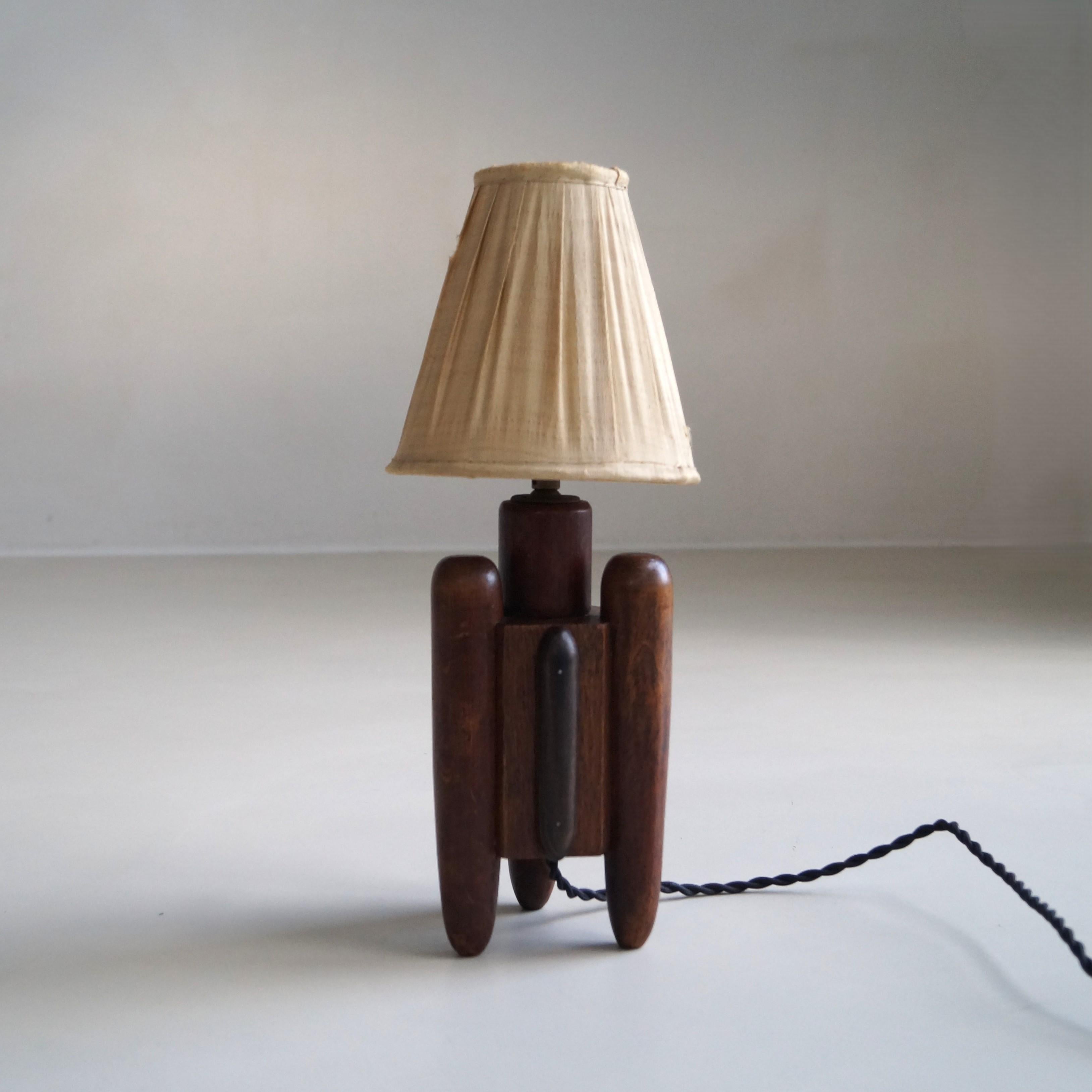 Amsterdam School Dutch Art Deco oak and macassar ebony table lamp, 1920s In Good Condition In EVERDINGEN, NL