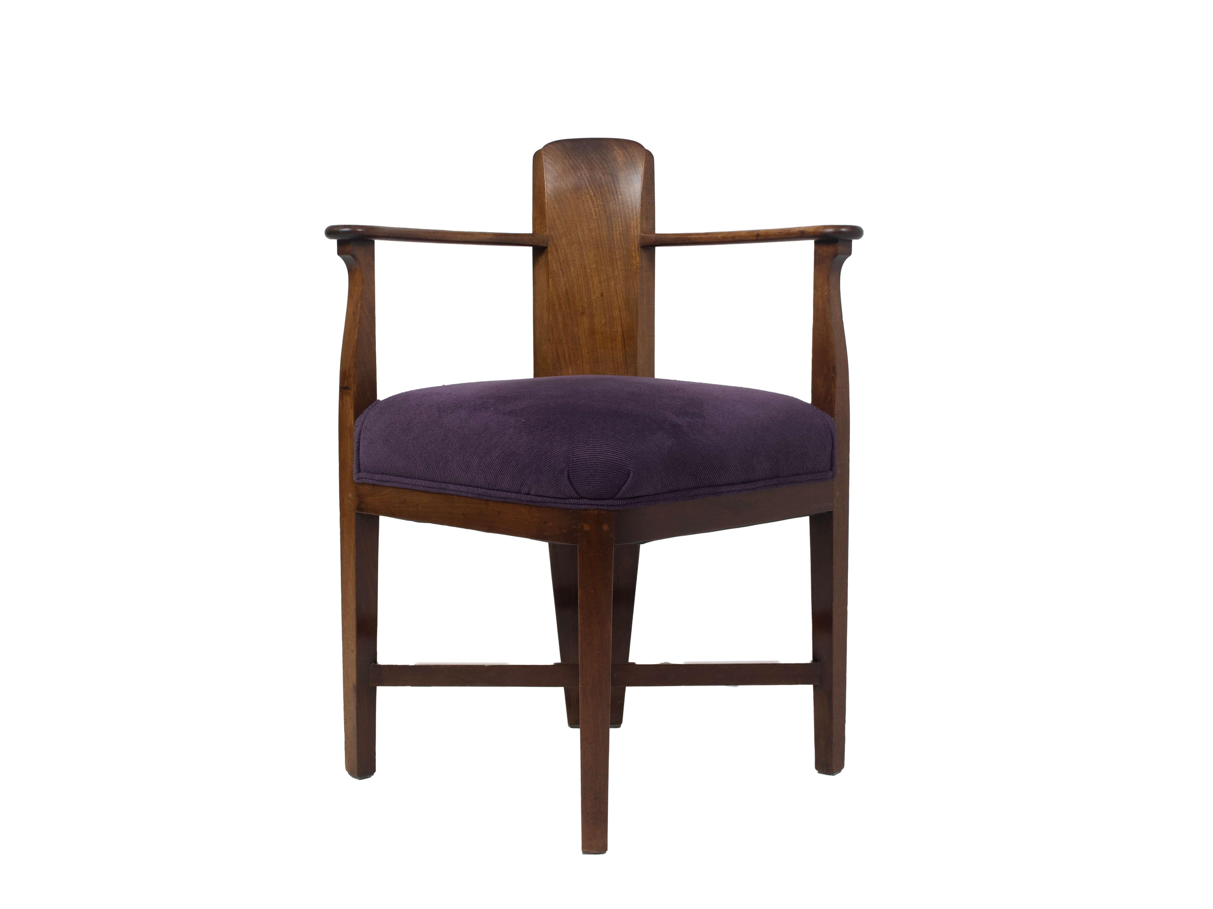 Mahogany corner chair (model Opus 587) designed by Jac van den Bosch for 't Binnenhuis in Amsterdam, Netherlands 1910s. This amazing chair is simple and stately yet elegant and a bright addition to any interior with its purple fabric. Pure