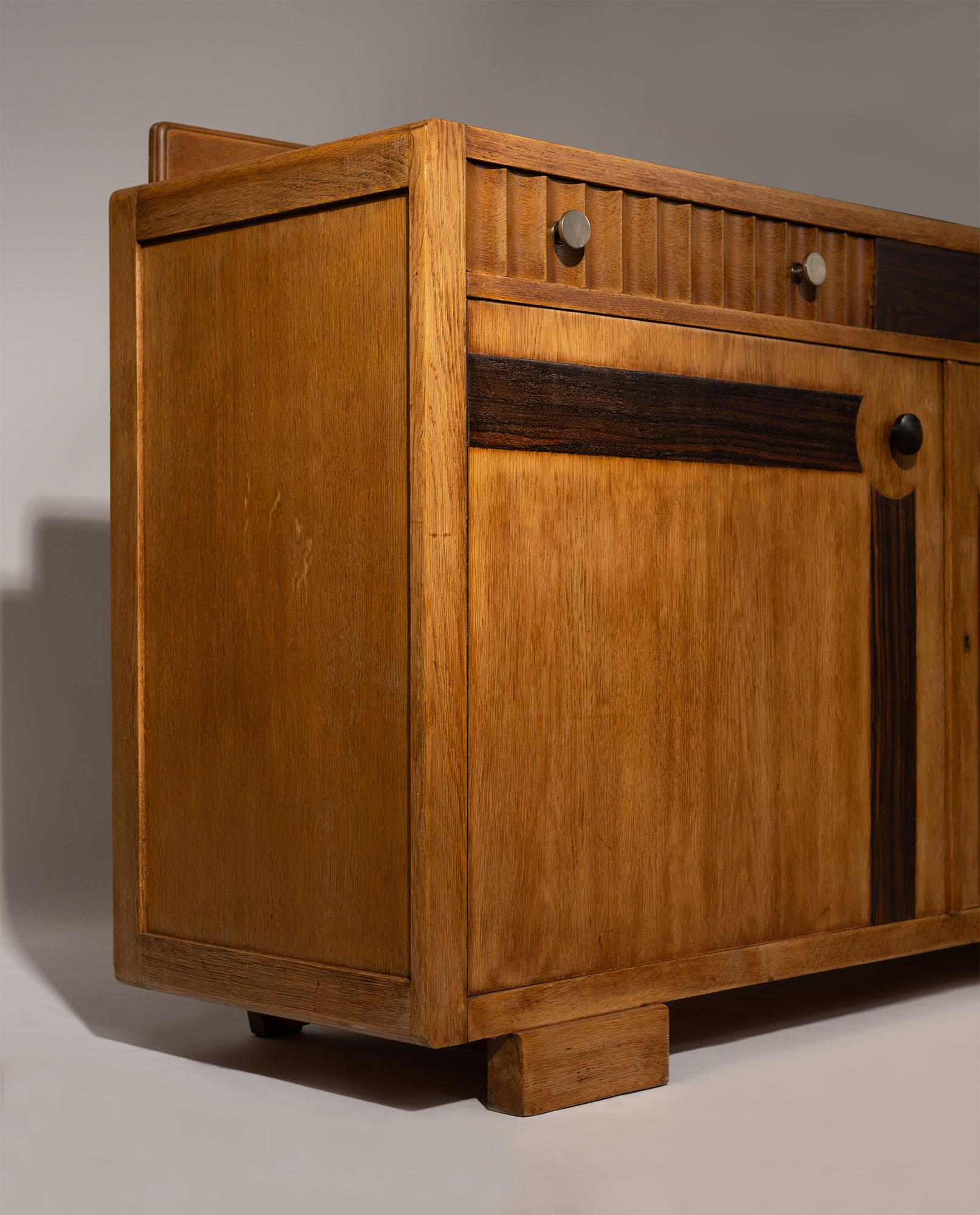 Credenza in Oak della Scuola di Amsterdam con intarsi in Coromandel, 1920-1930 in vendita 3