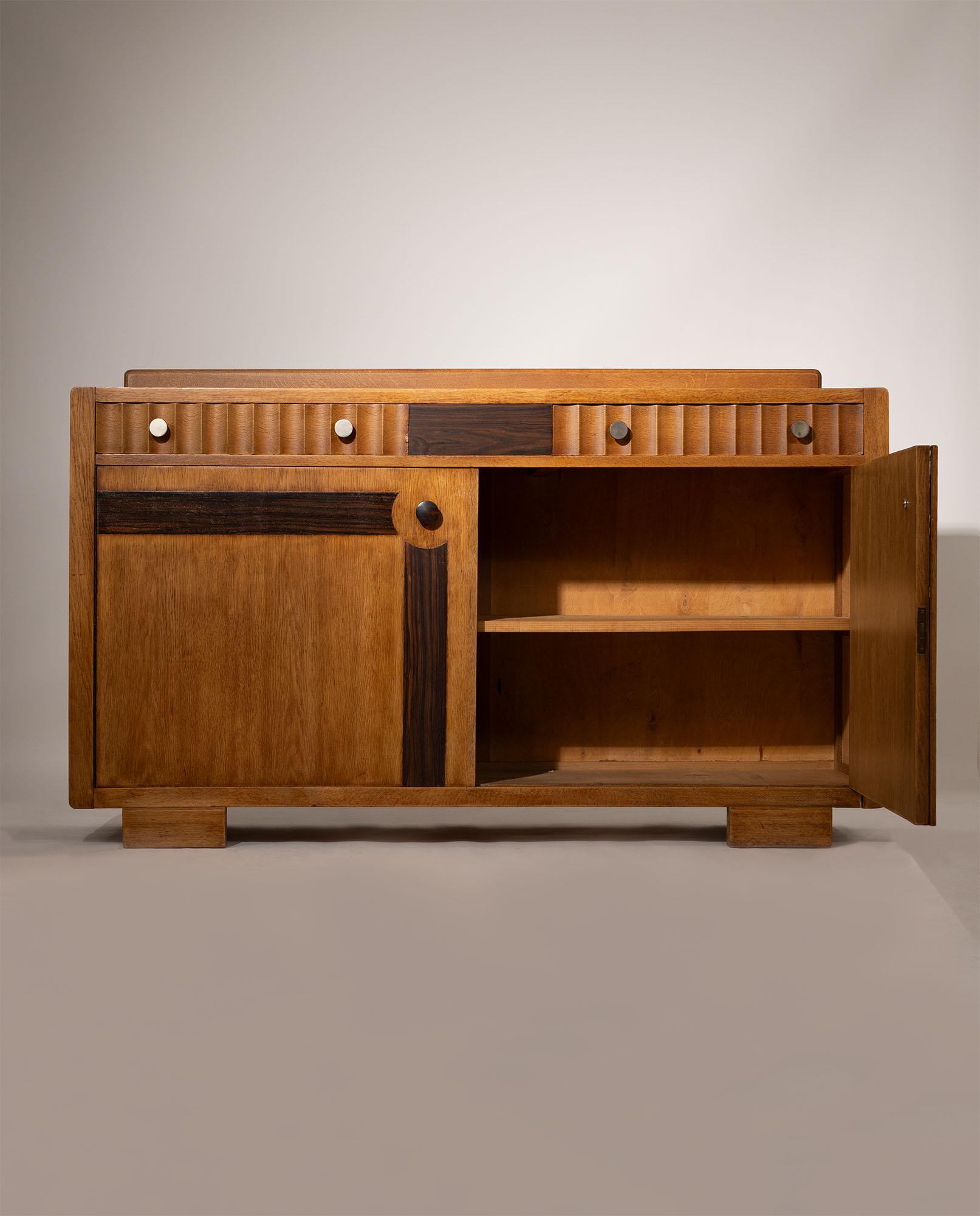 Mid-Century moderno Credenza in Oak della Scuola di Amsterdam con intarsi in Coromandel, 1920-1930 in vendita