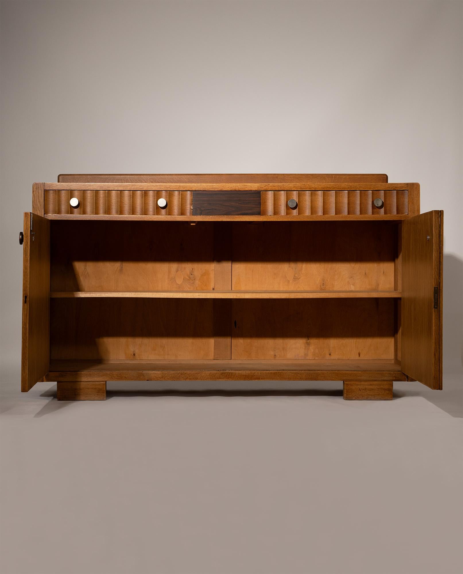 Olandese Credenza in Oak della Scuola di Amsterdam con intarsi in Coromandel, 1920-1930 in vendita