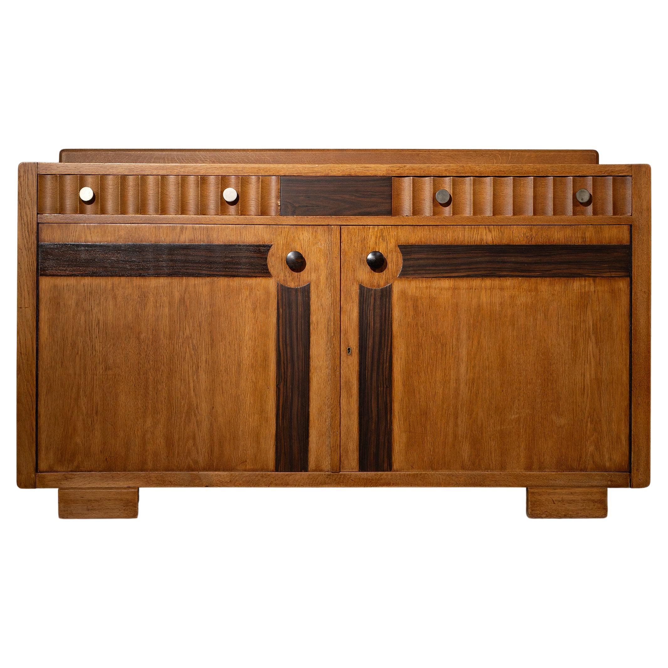 Credenza in Oak della Scuola di Amsterdam con intarsi in Coromandel, 1920-1930 in vendita
