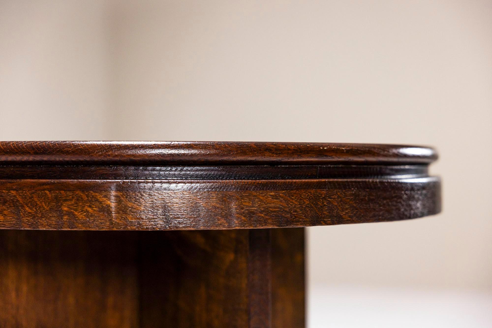 Amsterdam School Round Side Table in Dark Oak, The Netherlands 1930s In Good Condition In Hellouw, NL