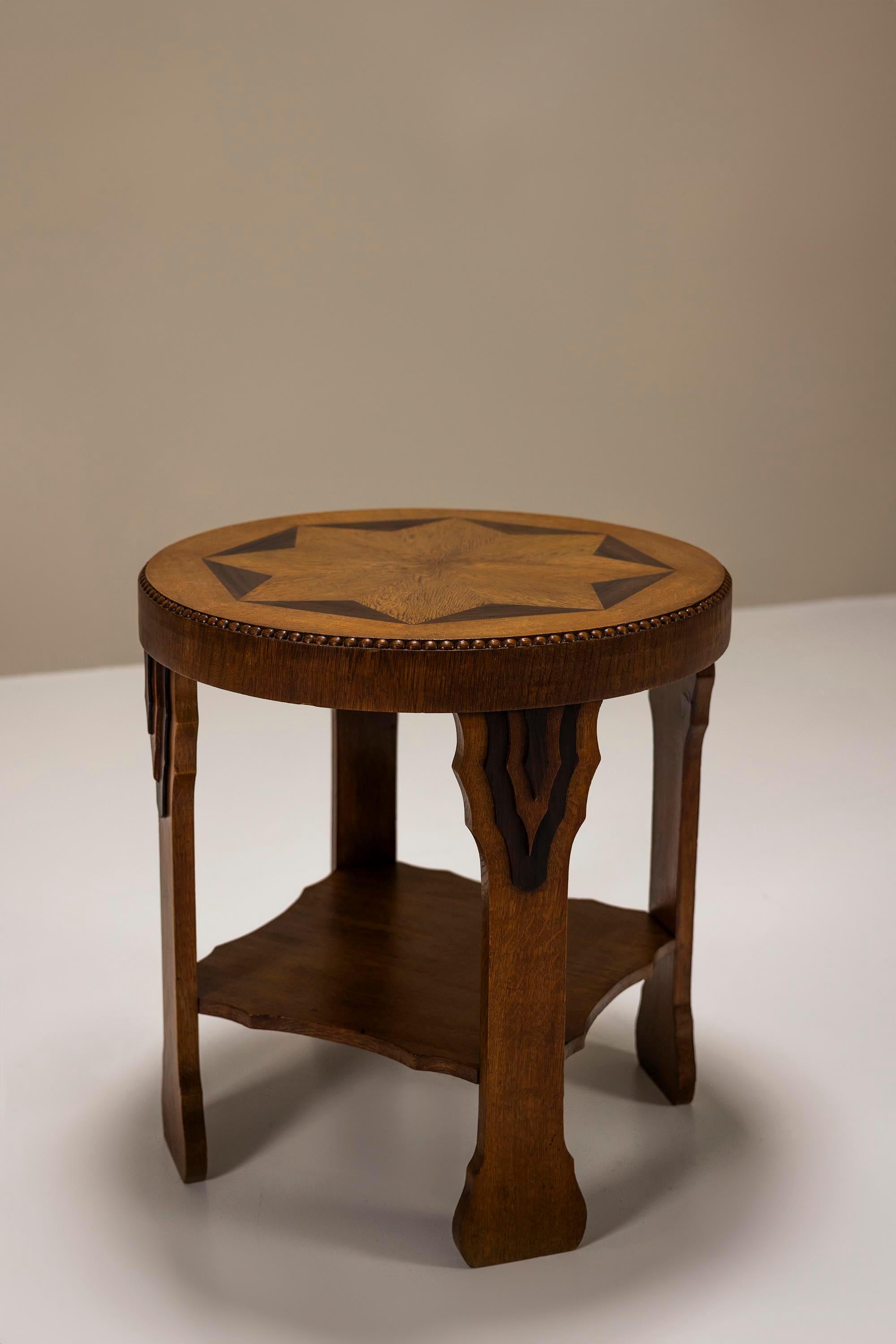Amsterdam School Round Side Table in Oak and Ebony, 1930s In Good Condition For Sale In Hellouw, NL