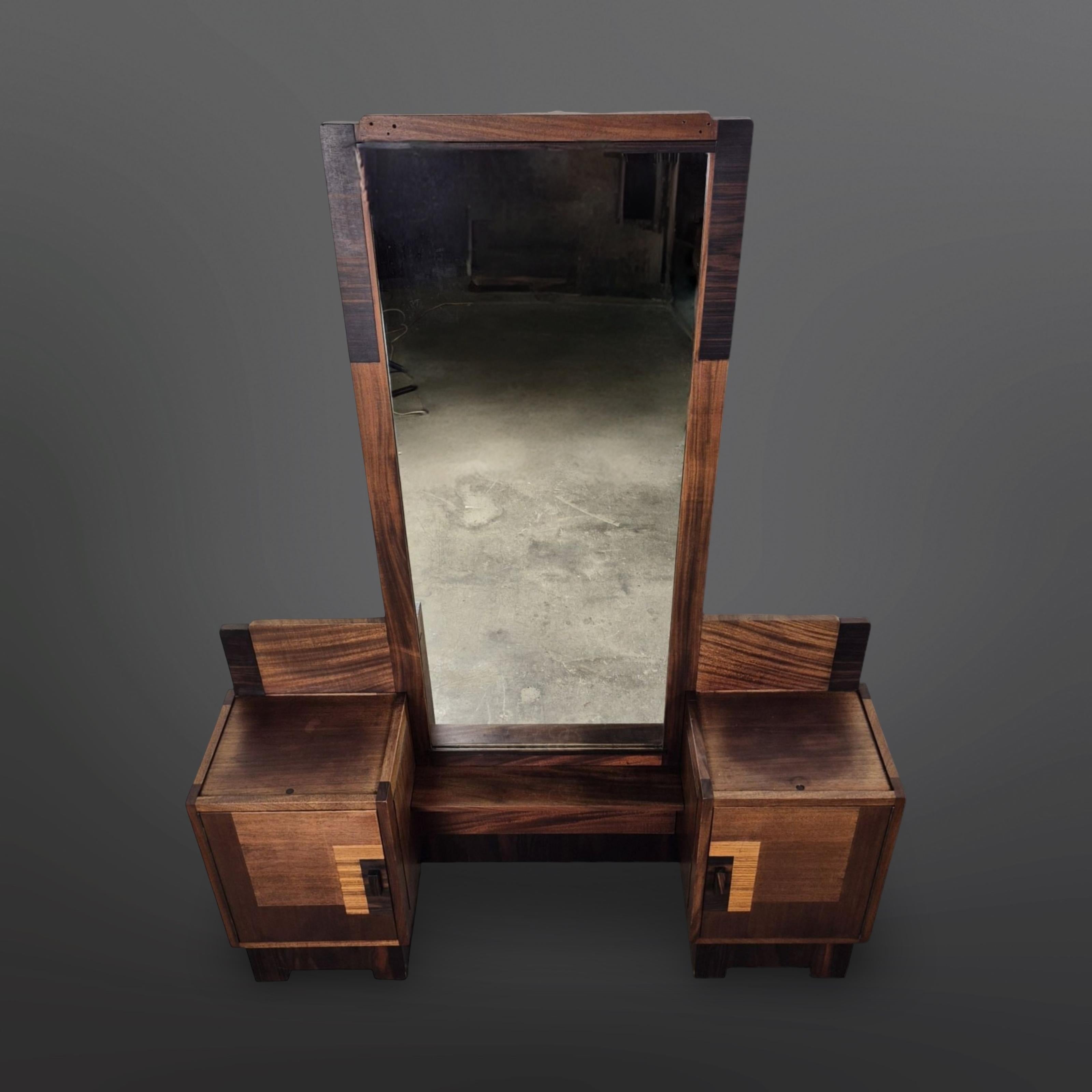 Art déco Vanité de l'école d'Amsterdam par 't Woonhuys Amsterdam, Pays-Bas années 1920 en vente