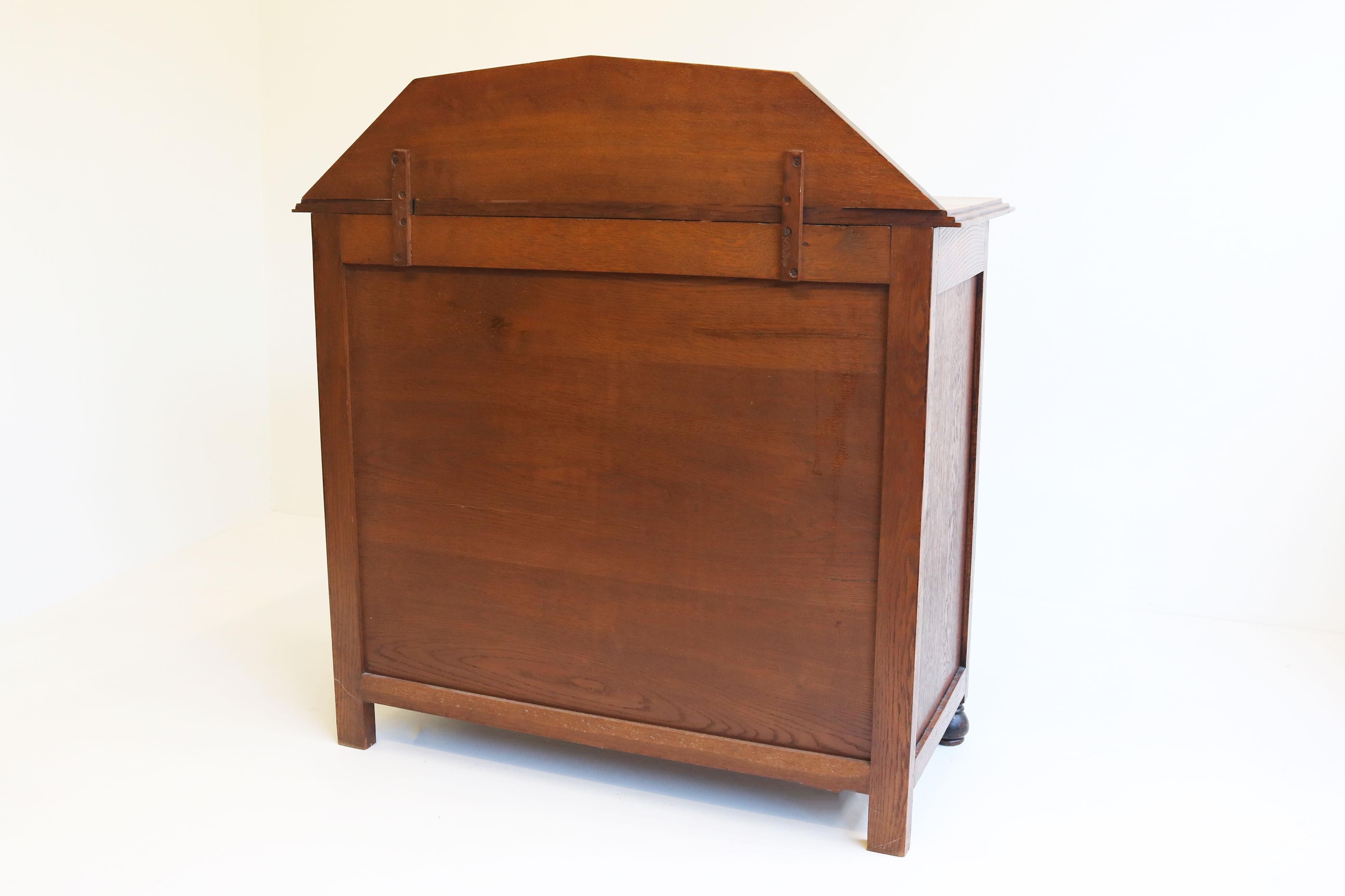 Amsterdams school tea cabinet / display cabinet European oak beveled glass 1920 For Sale 5