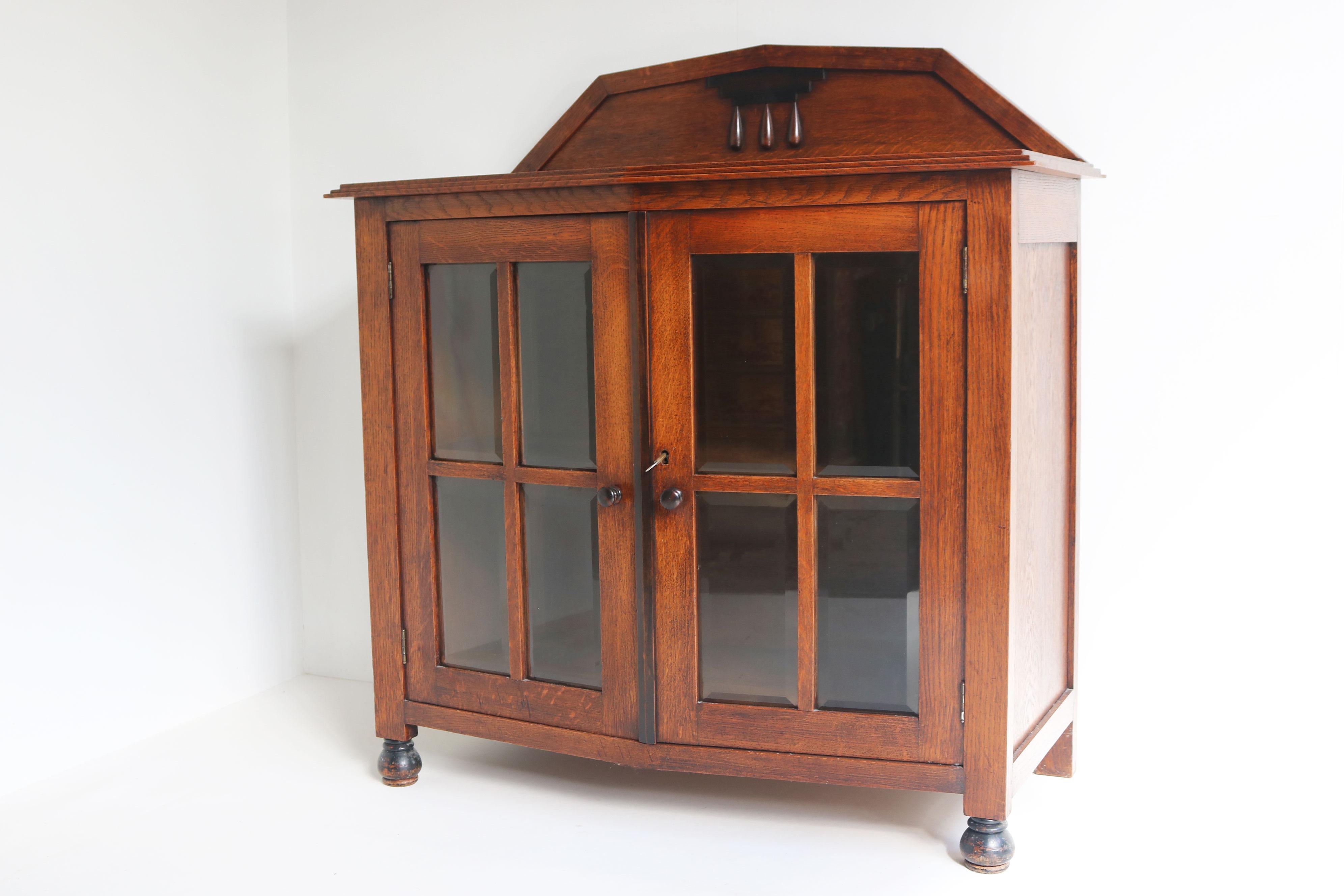 Gorgeous Dutch antique Amsterdam School style tea cabinet. Striking Dutch Art Deco design from the 1920s .
The blonde oak looks amazing with the typical Amsterdam School Art Deco decorations in Macassar wood.
The cabinet has its original beveled
