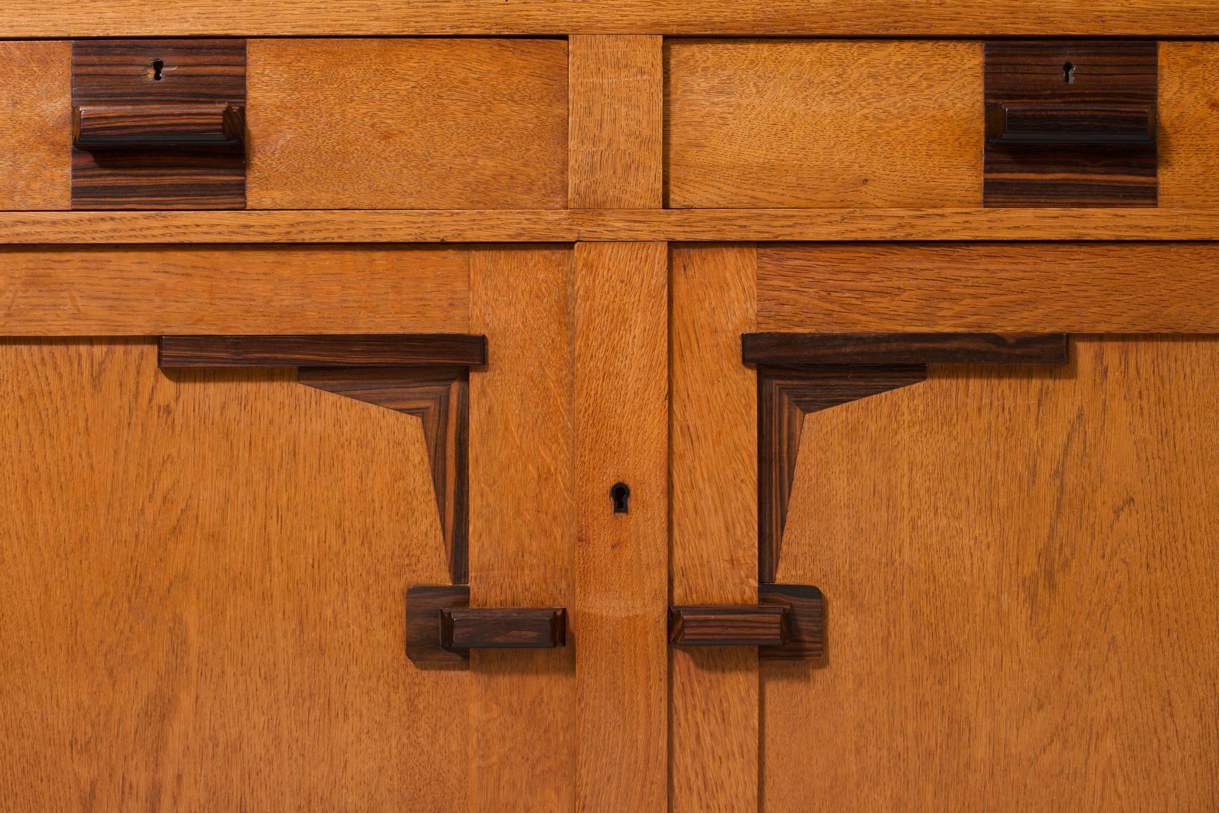 Art Deco Bar Cabinet in Solid Oak and Coromandel, 1930s For Sale 1