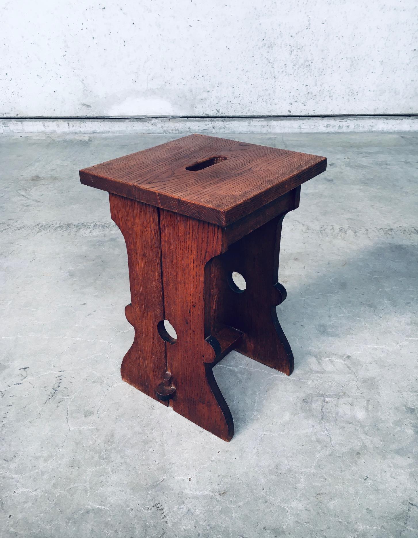Early 20th Century Amsterdamse School Design Arts & Crafts Oak Handle Stool. Made in the Netherlands, 1920's period. Solid oak constructed stool or side table. Designed with nice eye for details. This comes in very good, original condition. Measures