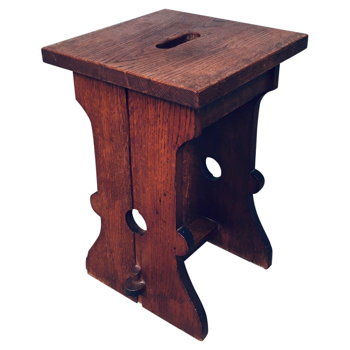 Amsterdamse School Design Hocker aus Eichenholz mit Griff, 1920er Jahre, Niederlande