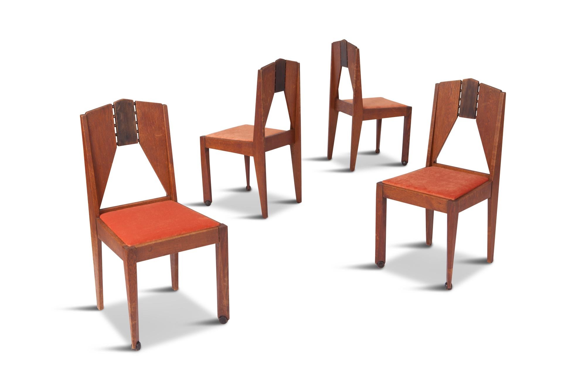 Amsterdamse School Dining Chairs in Skin Velvet  (Niederländisch)