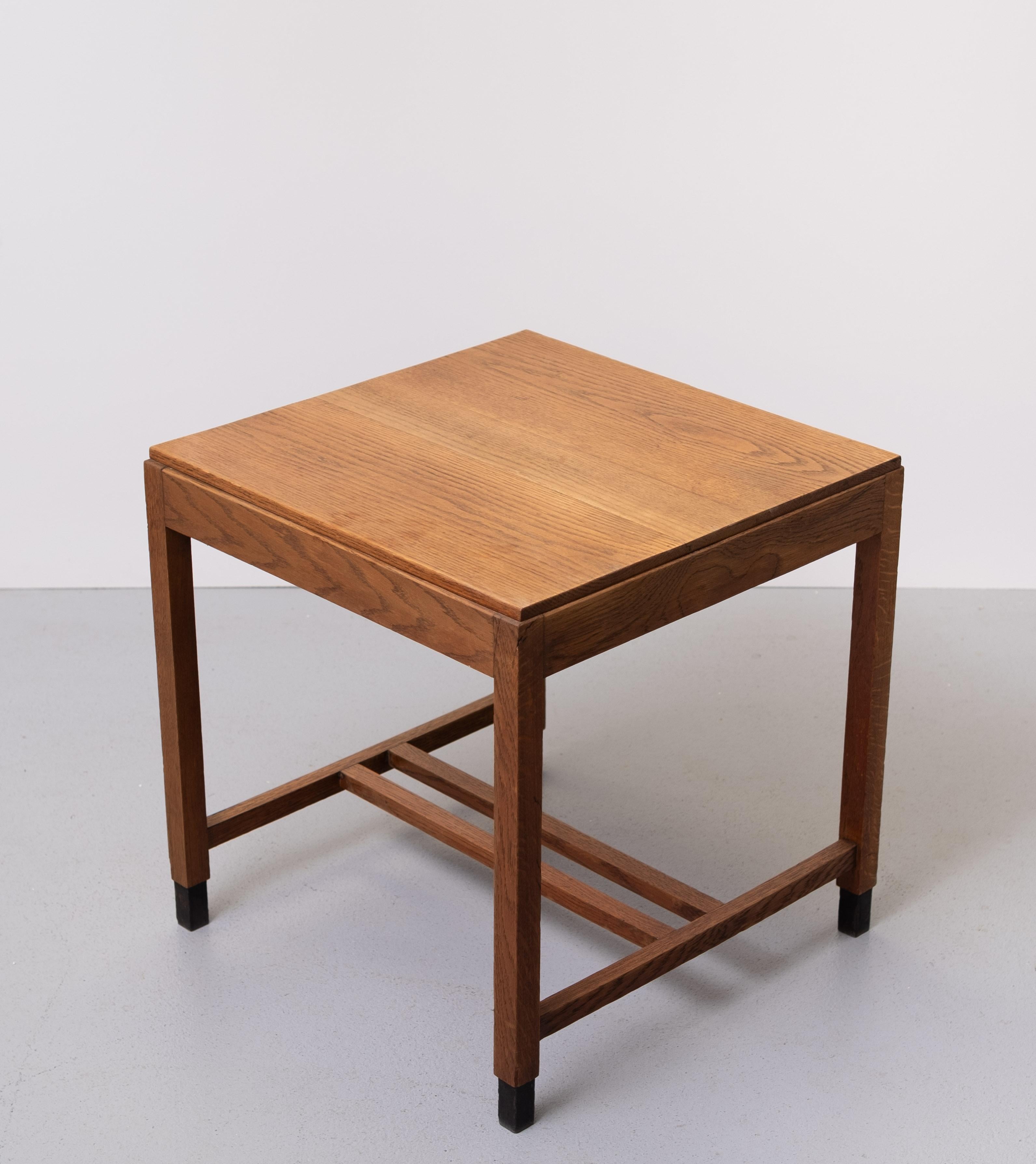 École d'Amsterdam  Table à écrire en Oak  Art déco néerlandais  1930s Bon état - En vente à Den Haag, NL