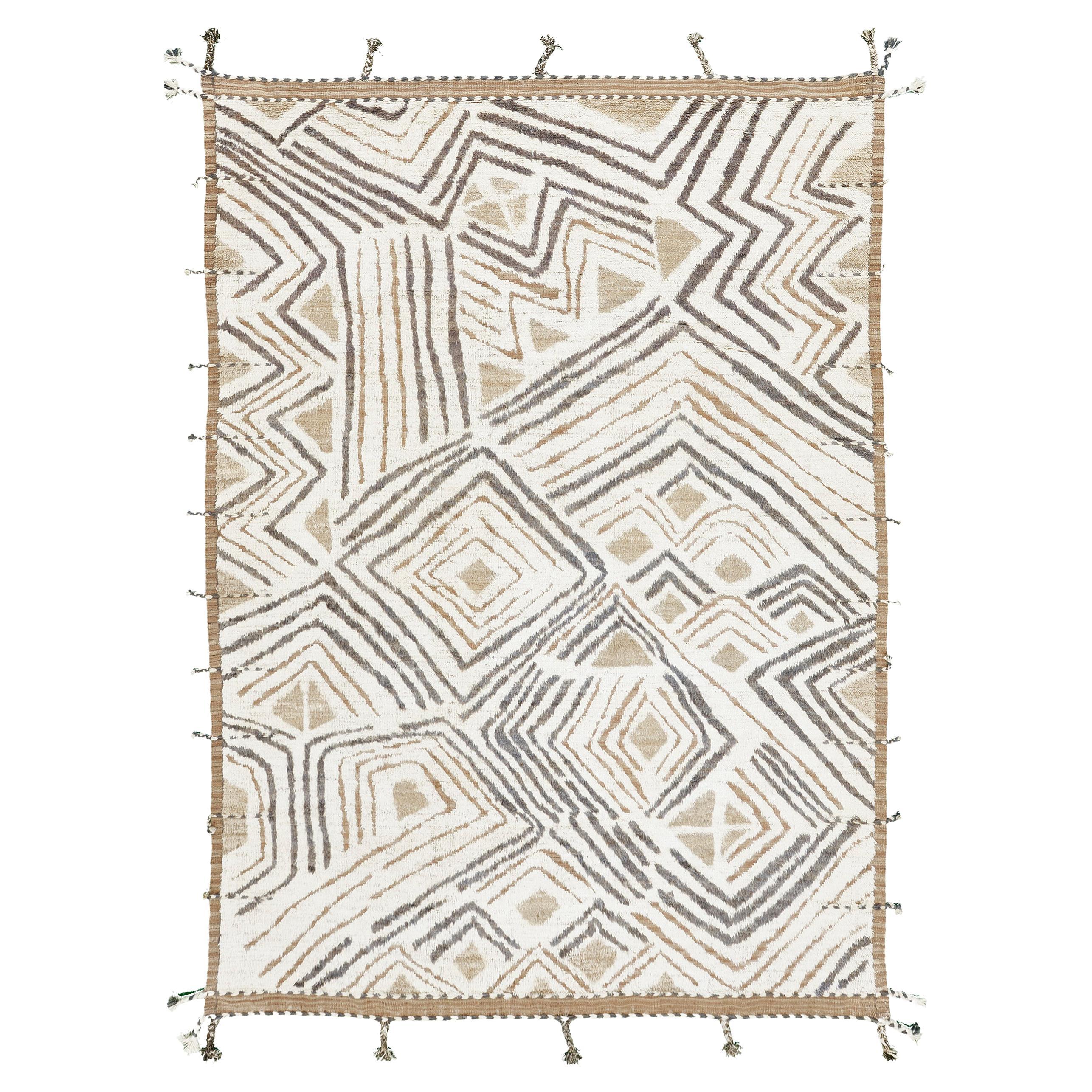 The Amsum rug is a pile woven wool piece with a stunning and stylish design. An ivory field with unique embossed detailing elements of brown, gold, and soft gray geometrical strokes makes the rug extra. This collection, 'Kust' also meaning 'coast'