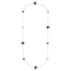 Collar Amulette De Cartier de oro blanco de 18k con diamantes, lapislázuli y nácar