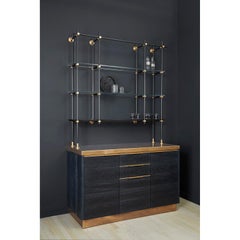 Mobile da bar in pino ossidato di Amuneal con piano d'appoggio in ottone