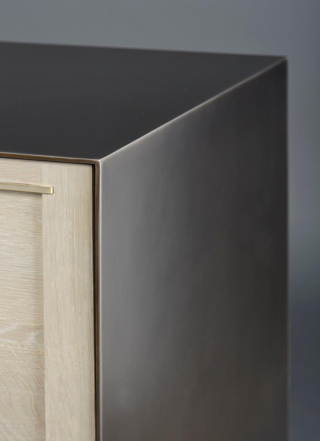 Annerito Credenza Maker in Oak grigio e acciaio rivestito in metallo di Amuneal in vendita