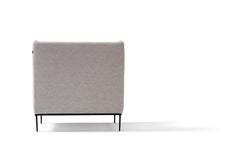 Fauteuil Amura « Alice » en tissu gris par Luca Scacchetti