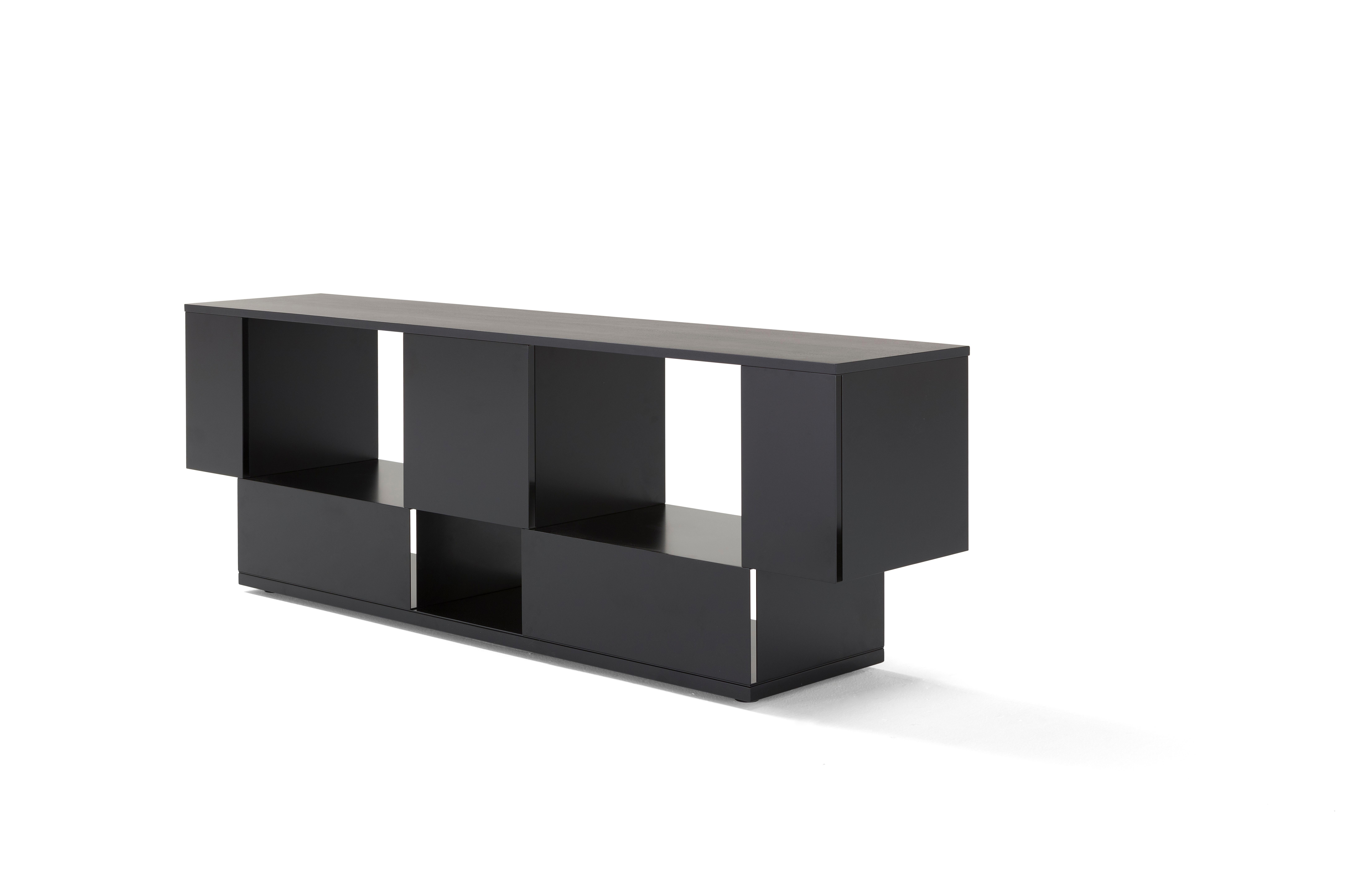 Geometry and strictness characterize this particular bookcase that combines design and functionality. In Eresia, volumes alternate in a balanced play of proportions. Cubes and parallelepipeds are spaced out with openings in a playful succession of